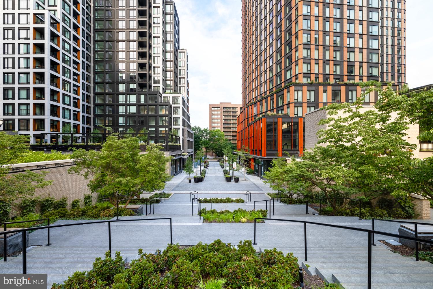 CRYSTAL CITY - Residential Lease