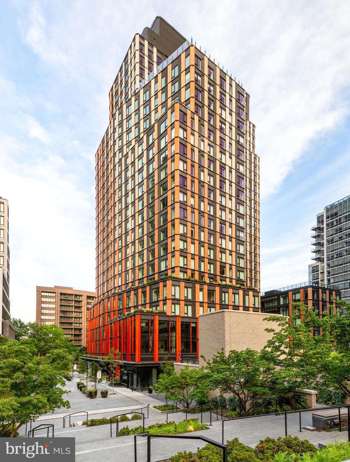 CRYSTAL CITY - Residential Lease