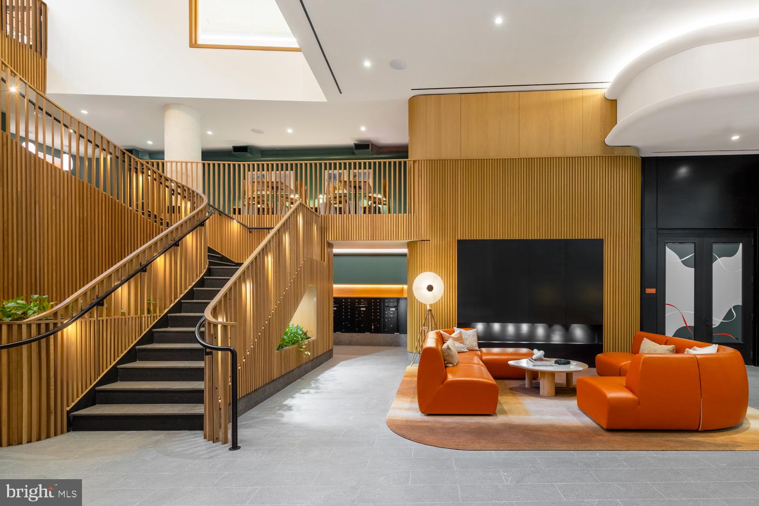 CRYSTAL CITY - Residential Lease