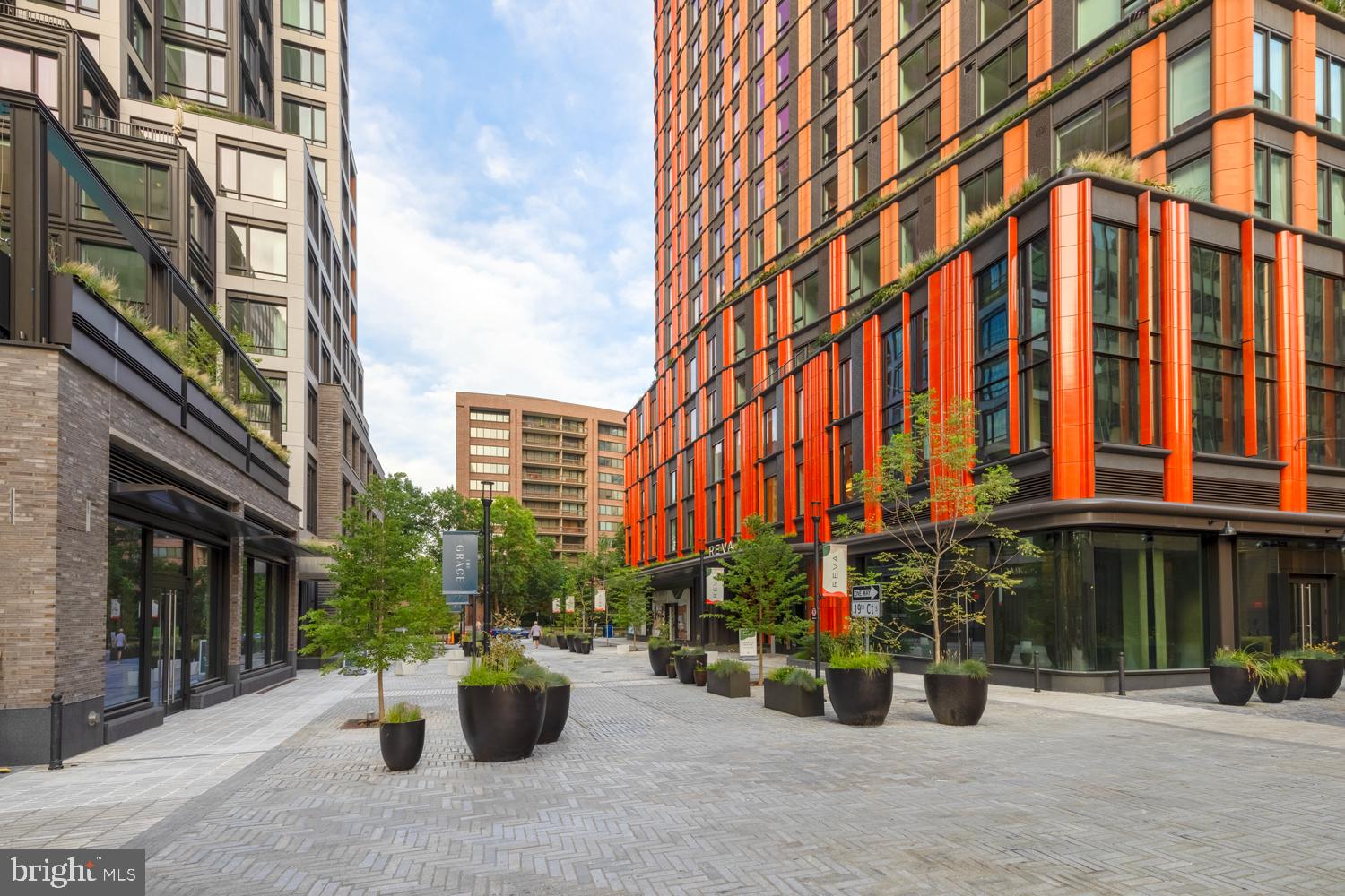 CRYSTAL CITY - Residential Lease