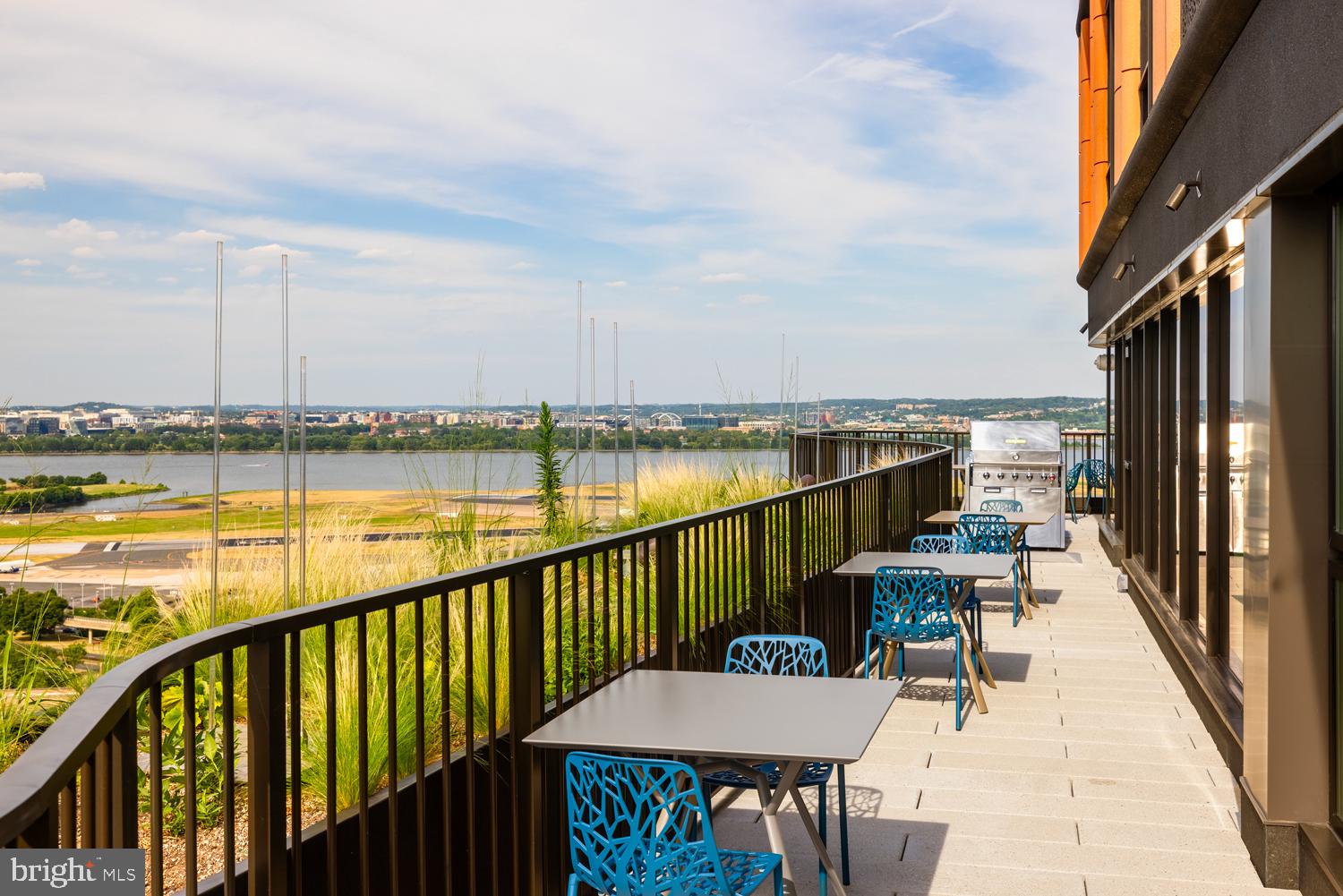 CRYSTAL CITY - Residential Lease