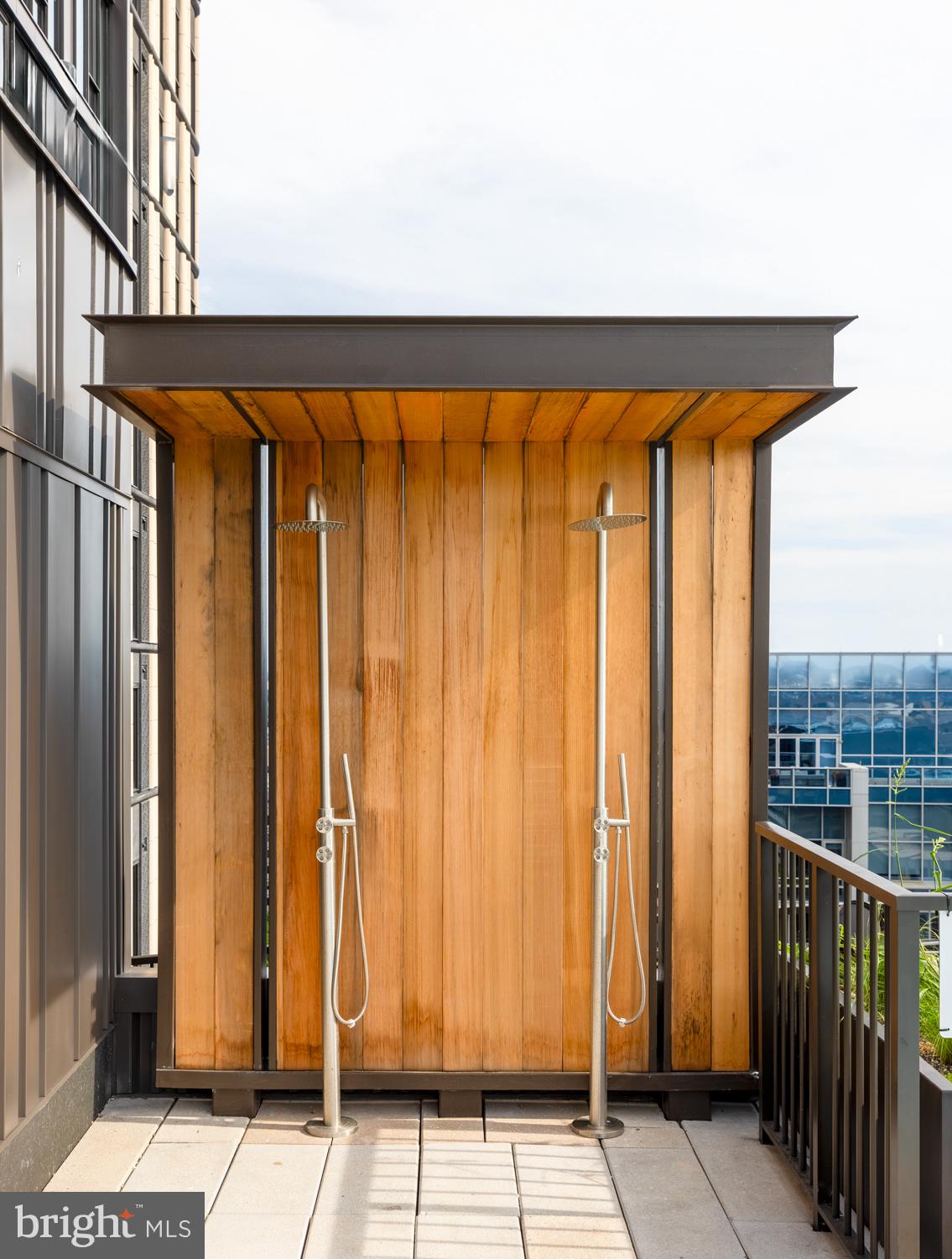 CRYSTAL CITY - Residential Lease