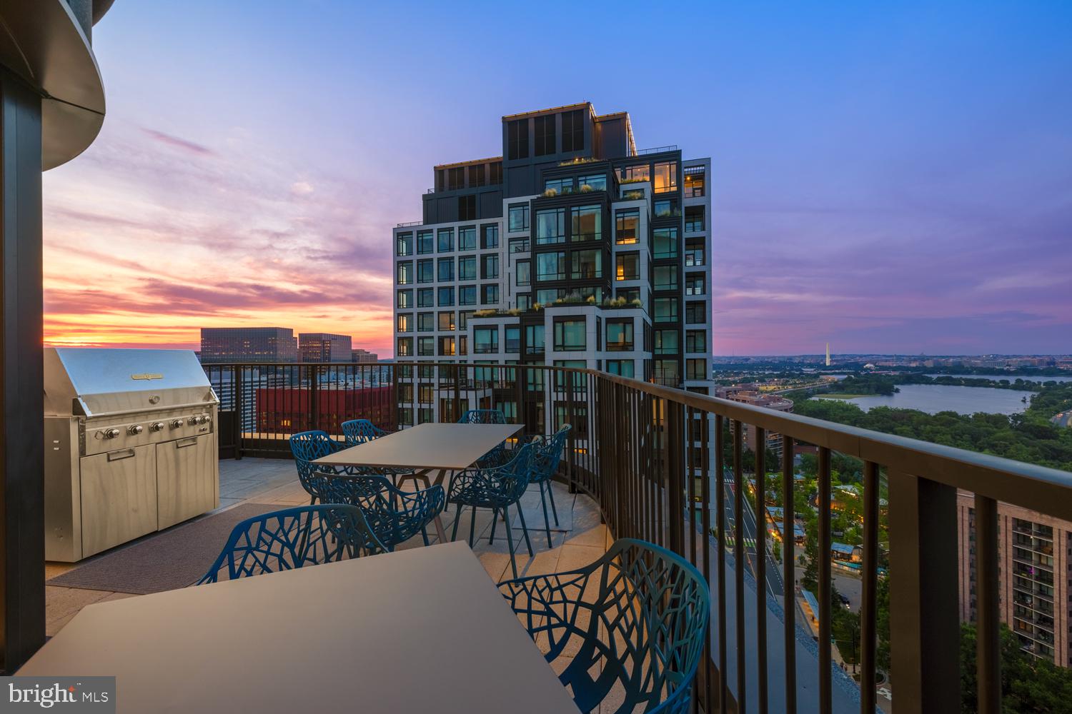 CRYSTAL CITY - Residential Lease