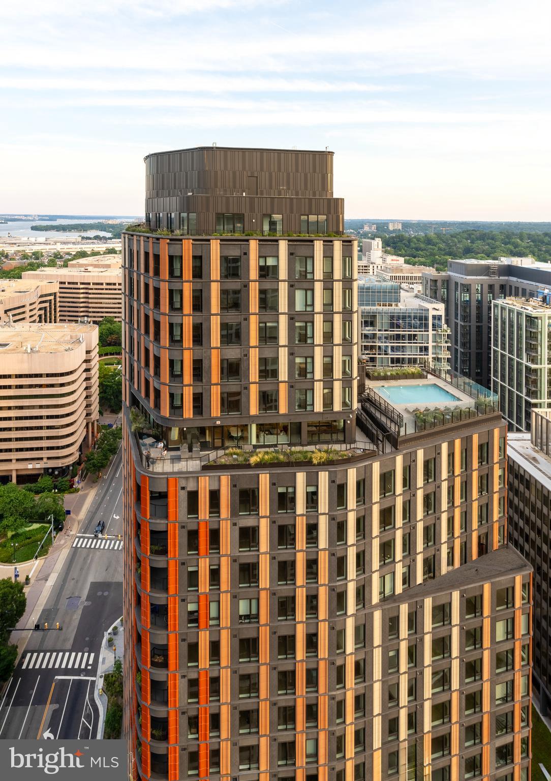 CRYSTAL CITY - Residential Lease