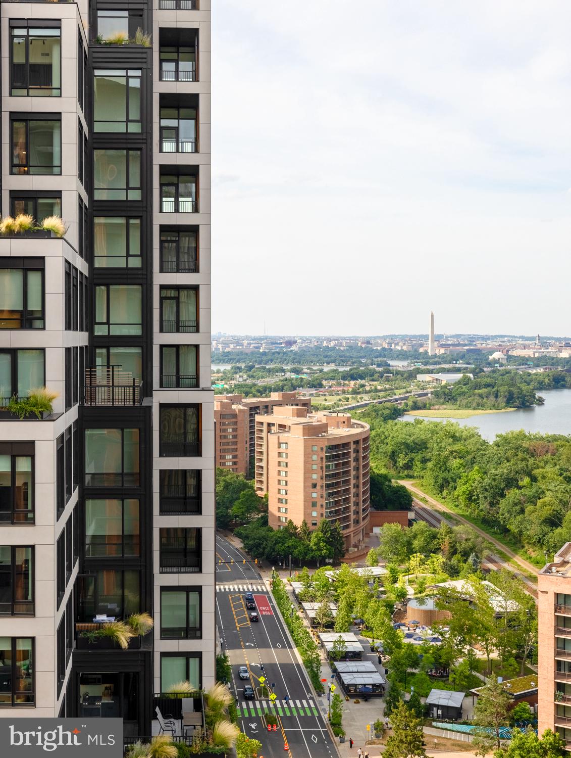 CRYSTAL CITY - Residential Lease