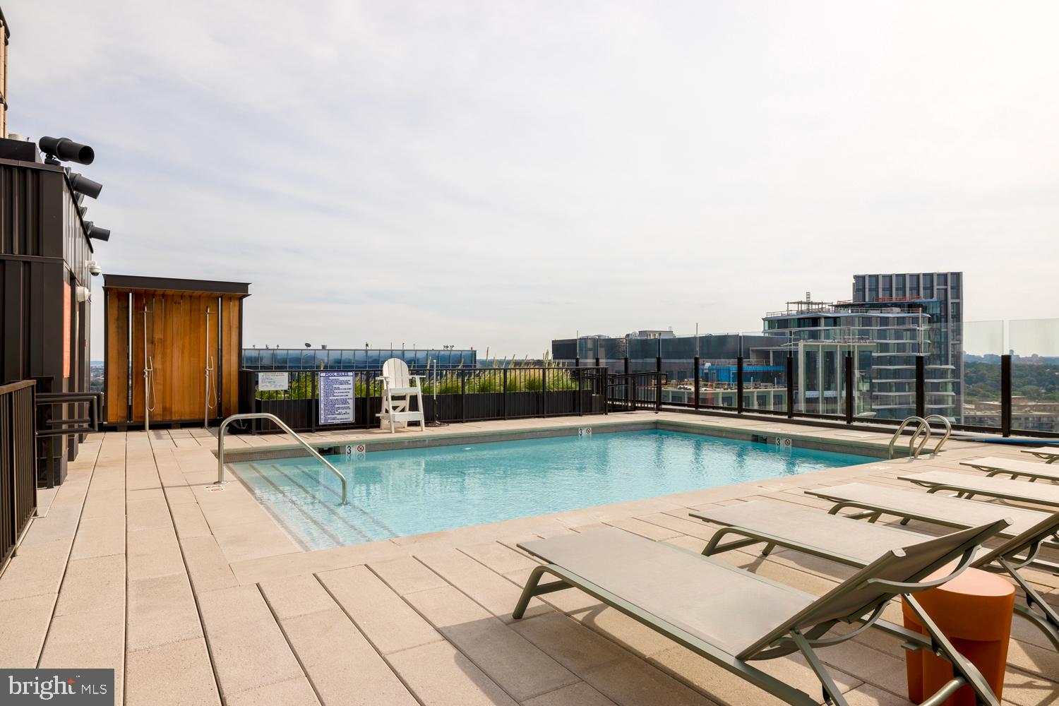 CRYSTAL CITY - Residential Lease