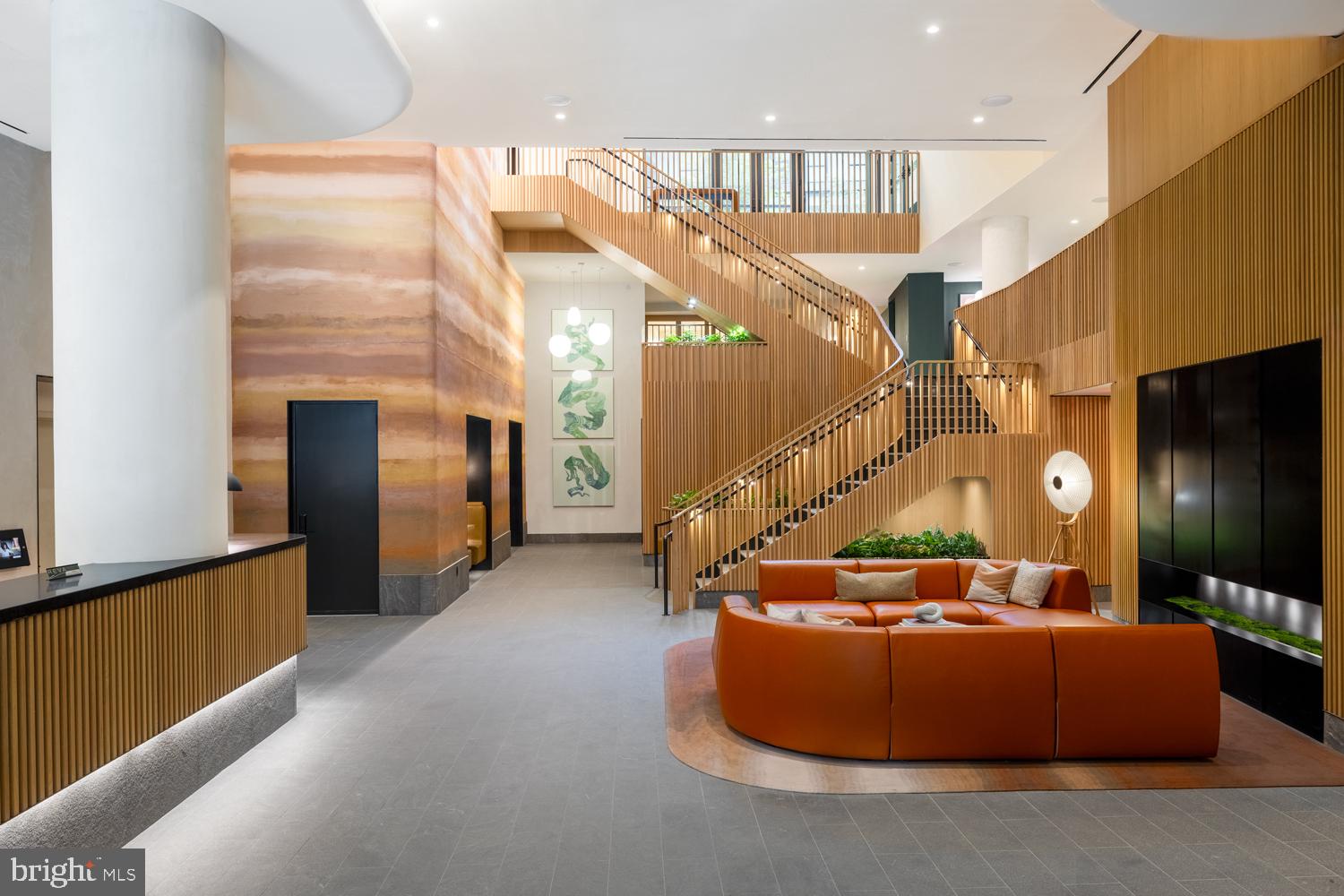 CRYSTAL CITY - Residential Lease