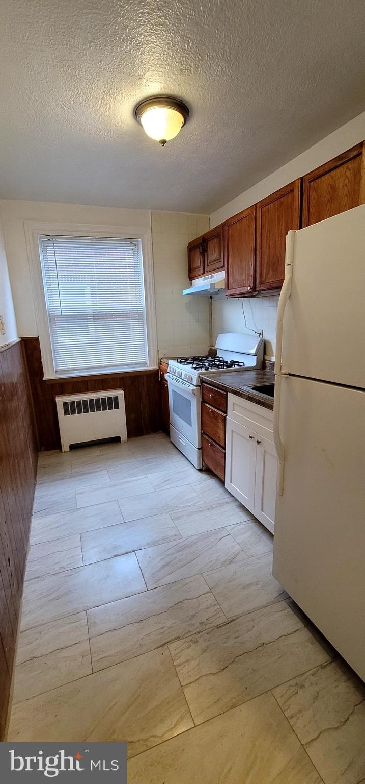 LAWNDALE - Residential Lease