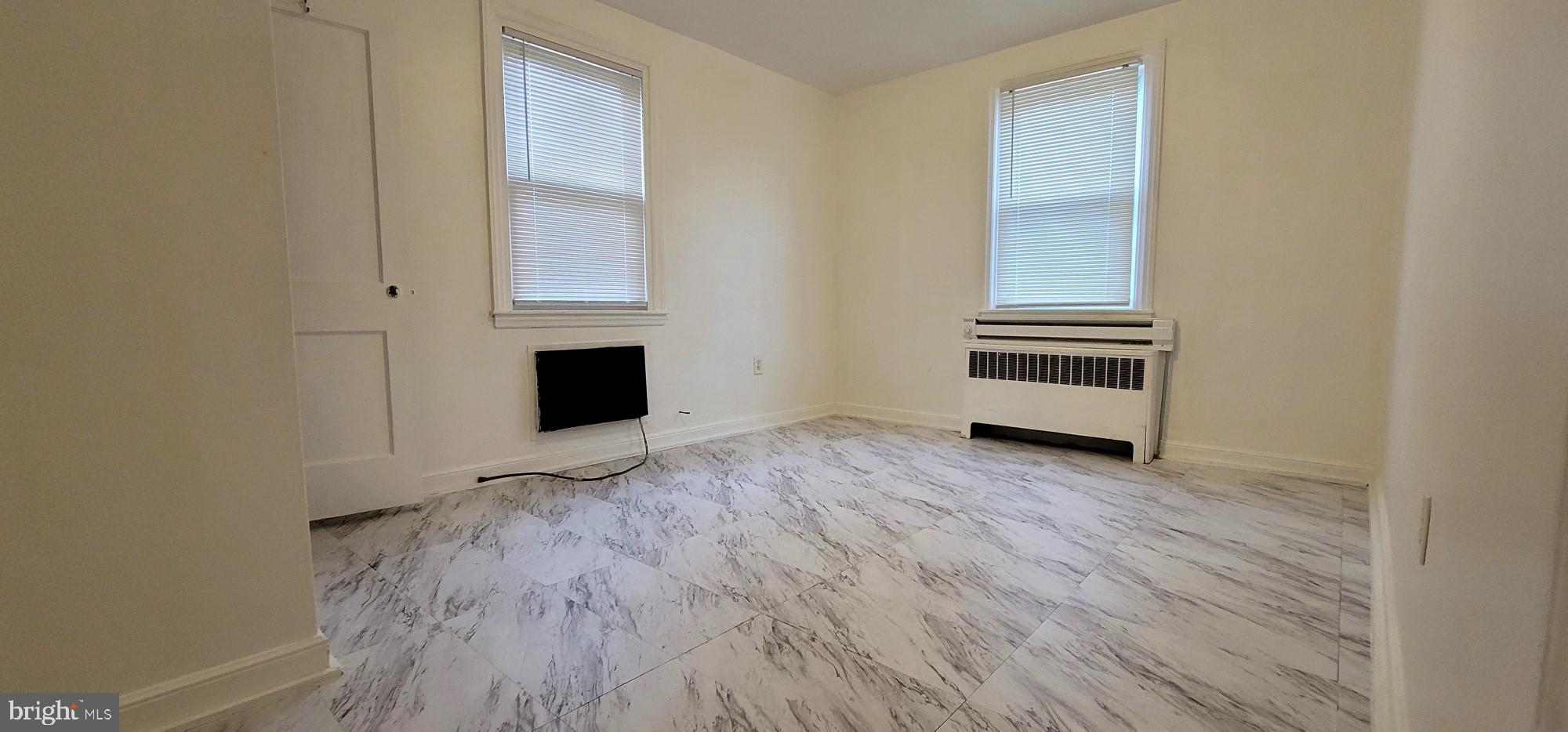 LAWNDALE - Residential Lease