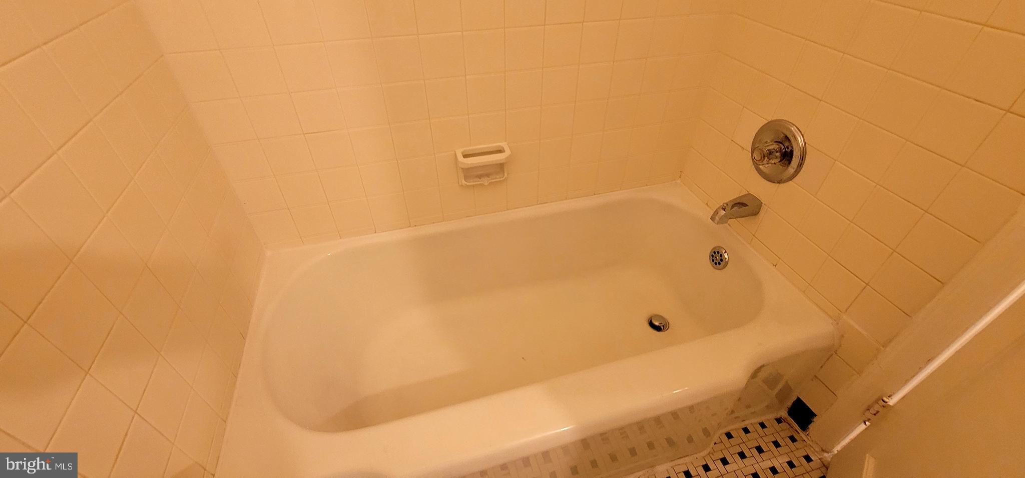 LAWNDALE - Residential Lease