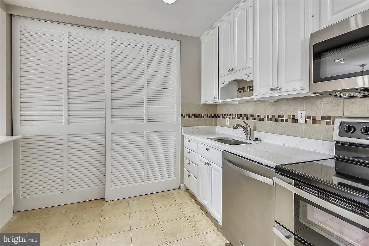 PARKLAWN - Residential Lease