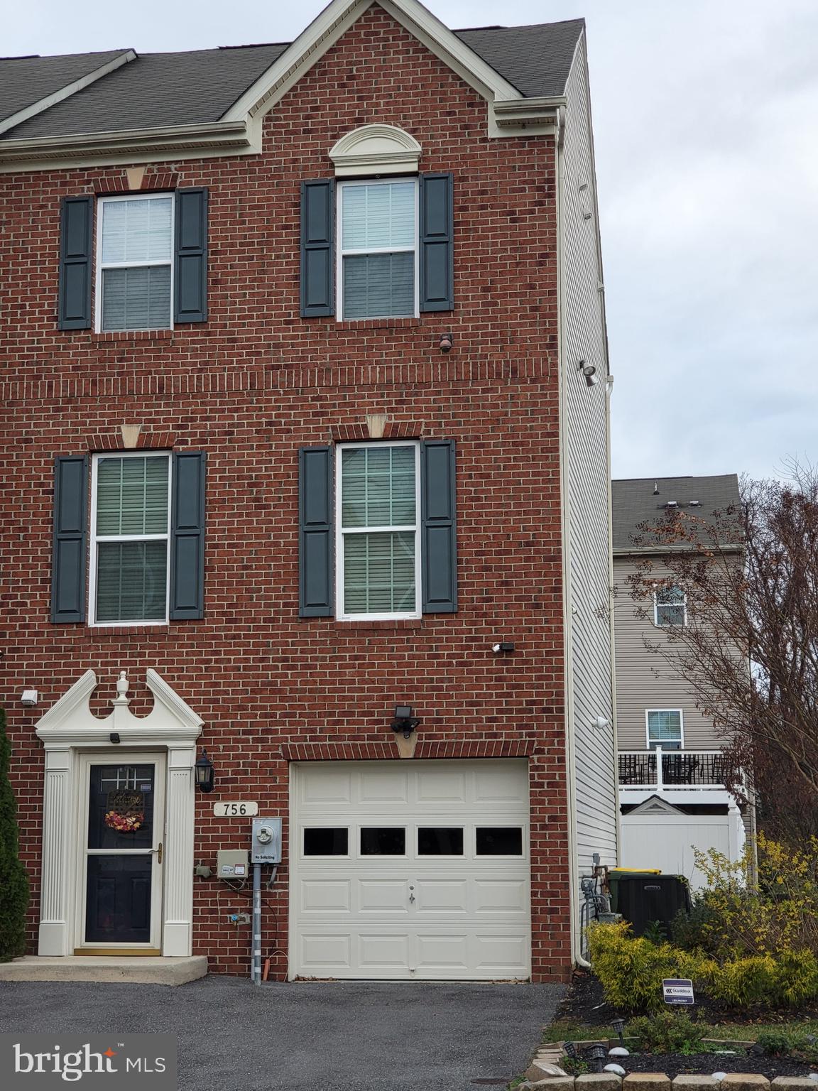 PINE RIDGE CROSSING - Residential