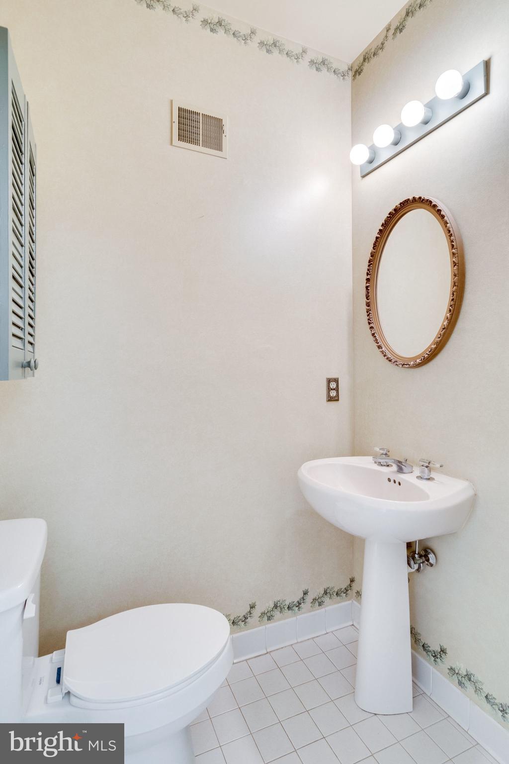 THE TOWNS OF OCCOQUAN MI - Residential Lease