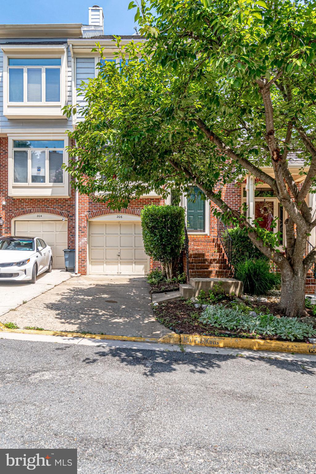 THE TOWNS OF OCCOQUAN MI - Residential Lease