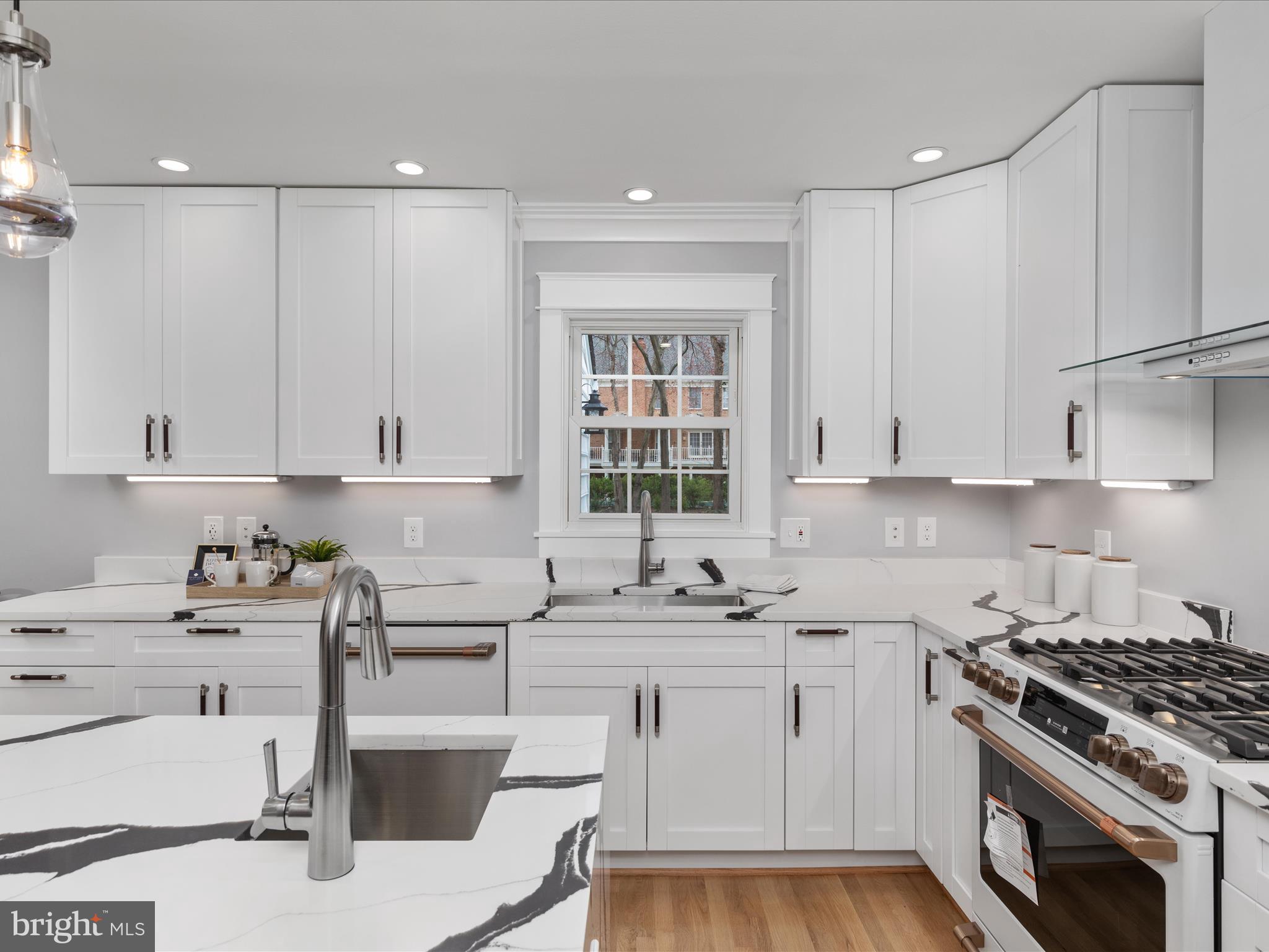 FERRY POINT ESTATES - Residential