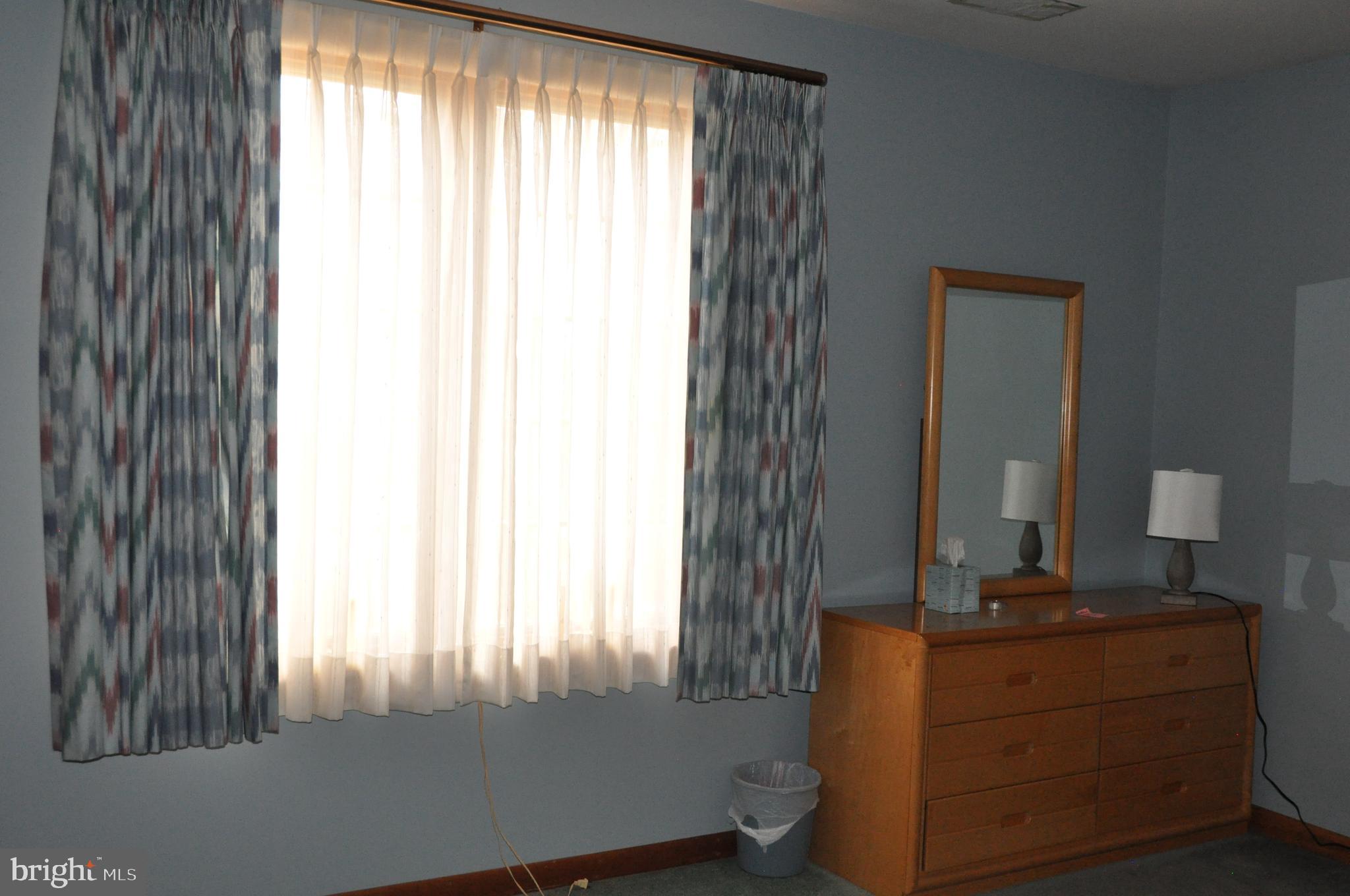 ROLLING HILLS - Residential