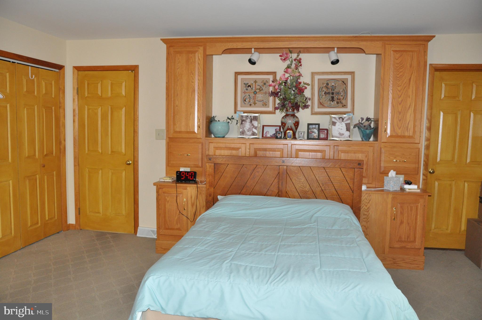 ROLLING HILLS - Residential