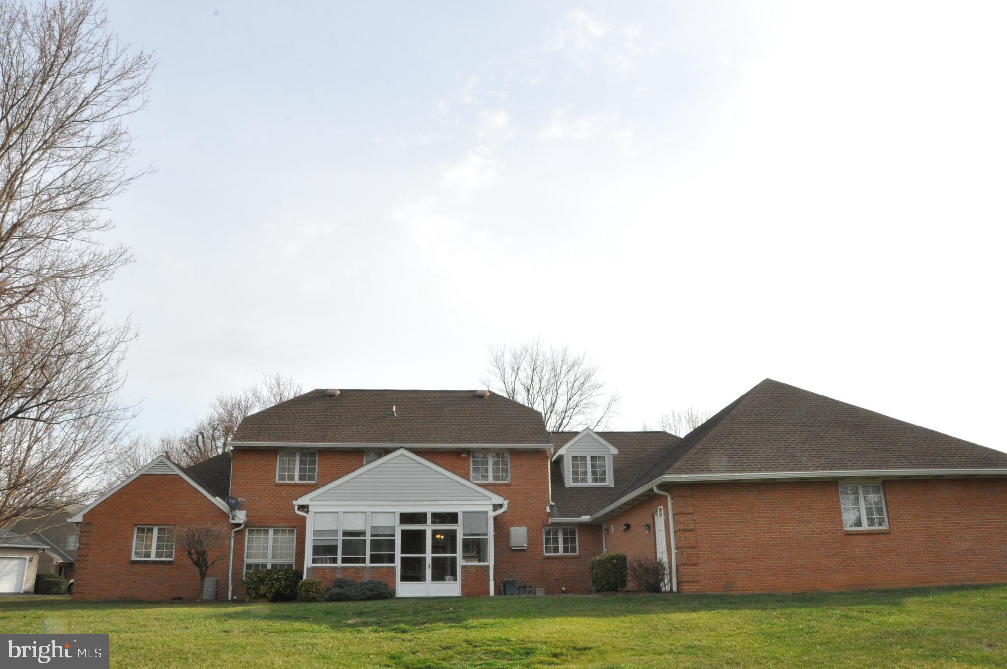 ROLLING HILLS - Residential