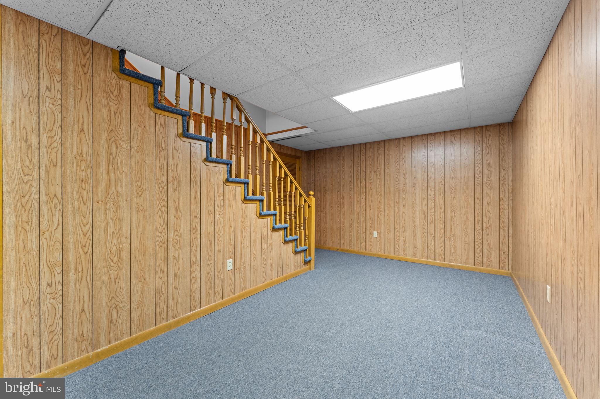 ROLLING HILLS - Residential