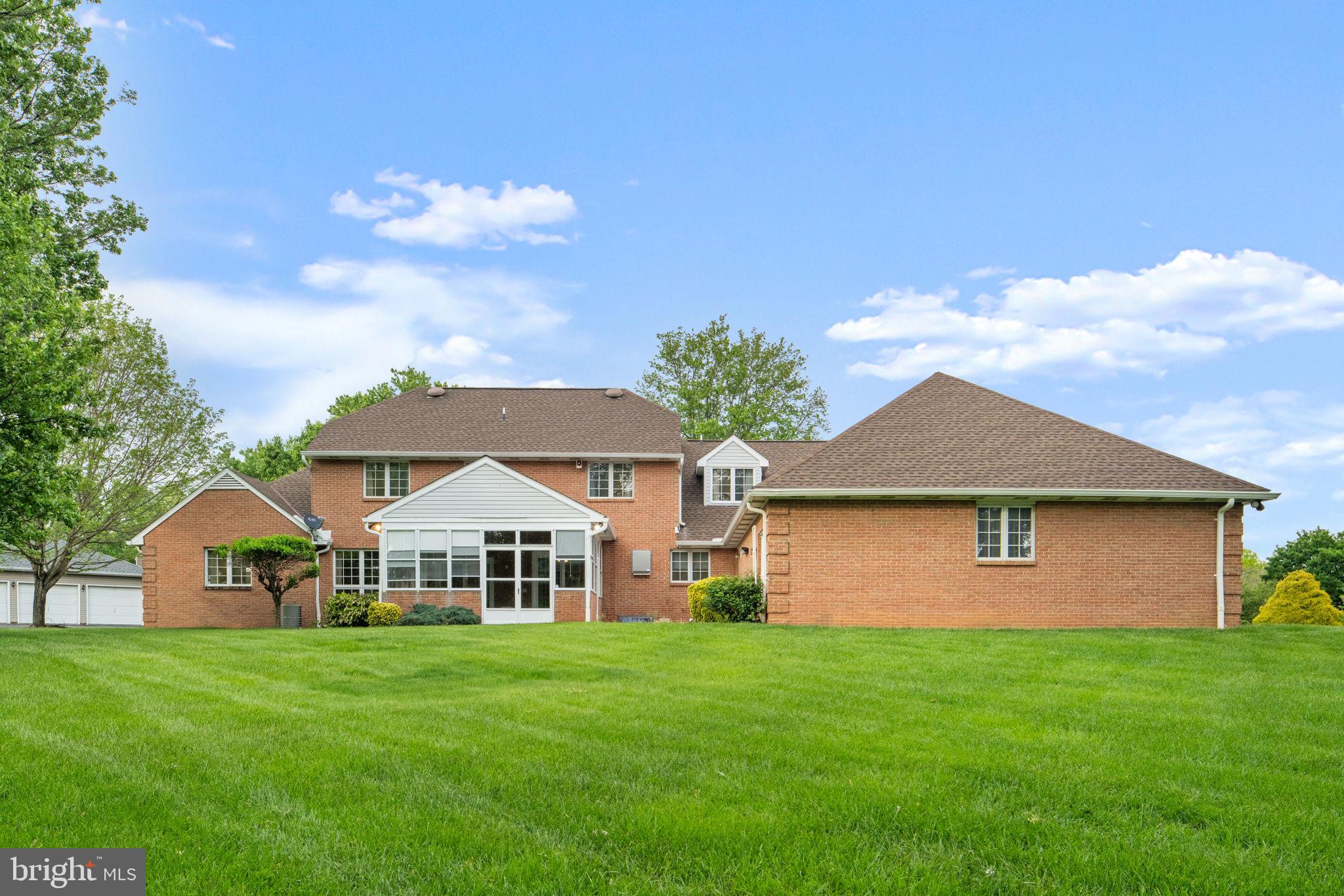 ROLLING HILLS - Residential