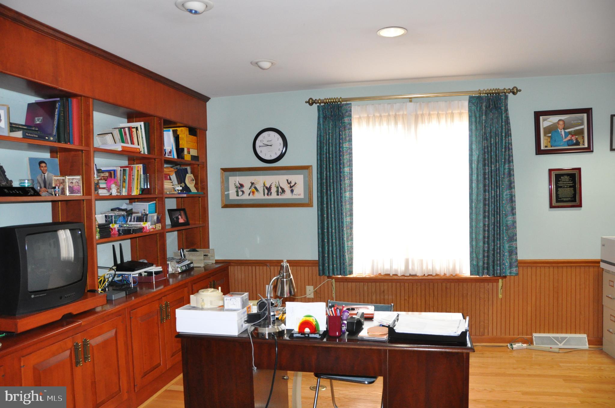 ROLLING HILLS - Residential