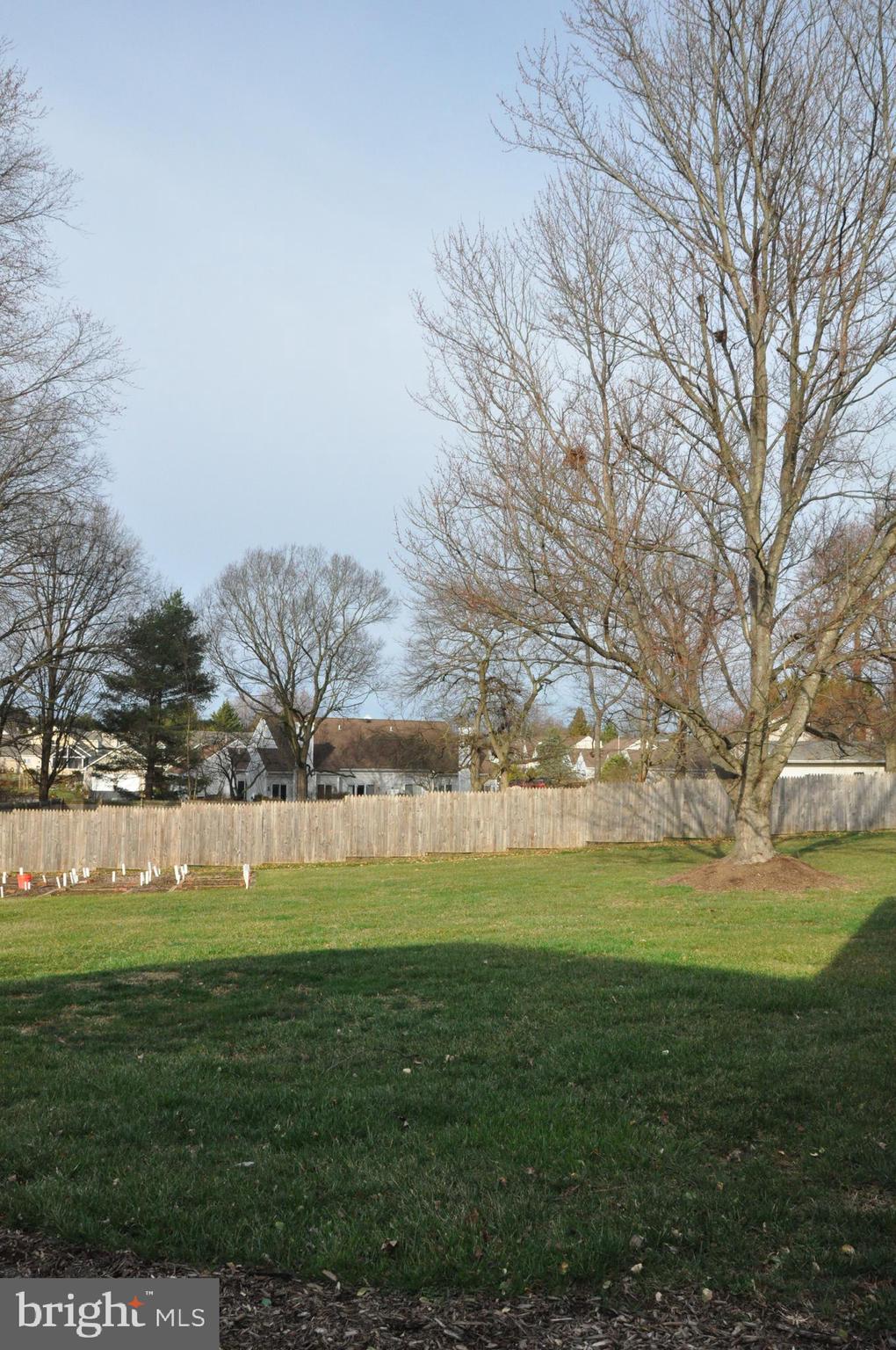 ROLLING HILLS - Residential