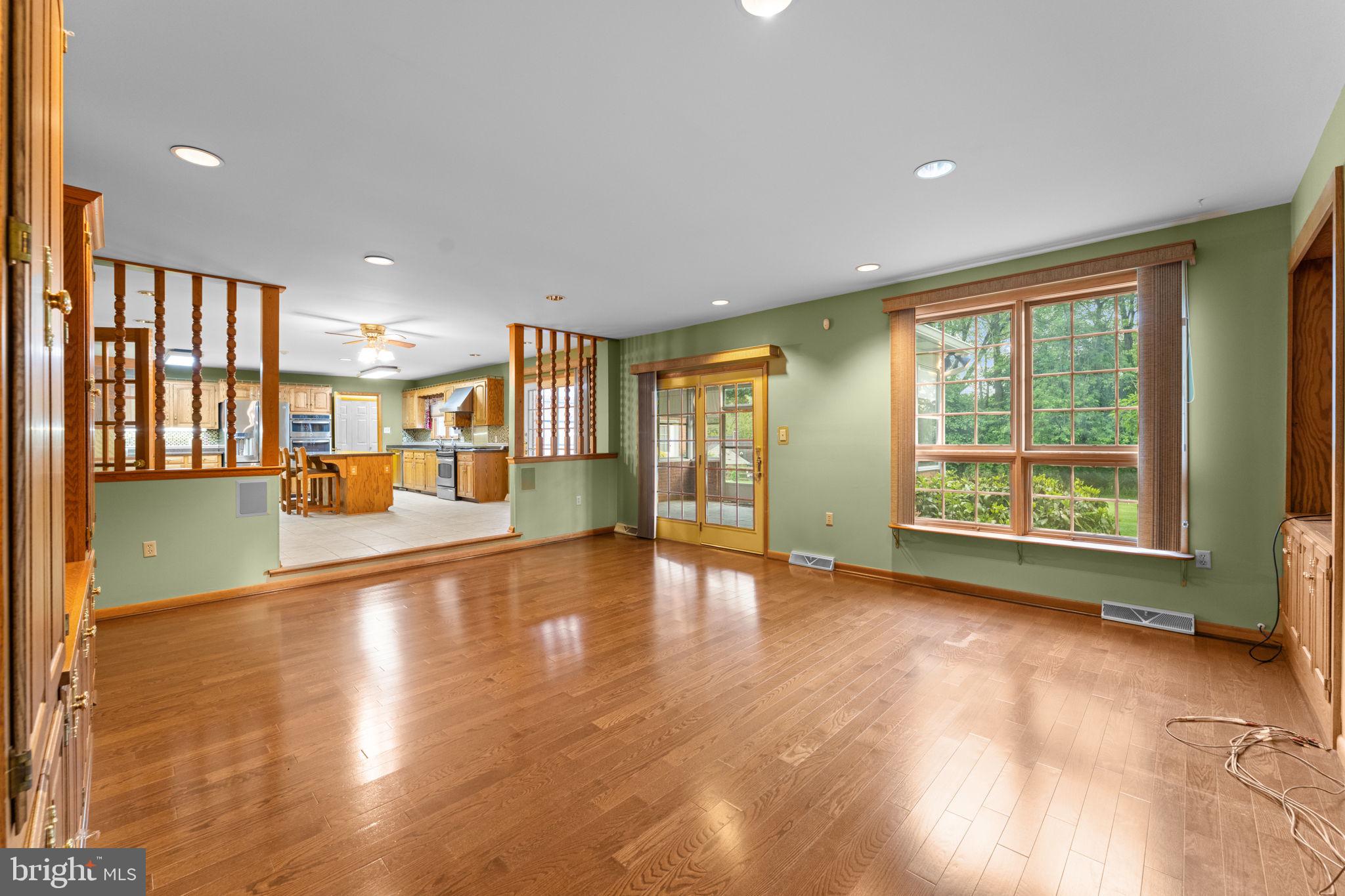 ROLLING HILLS - Residential