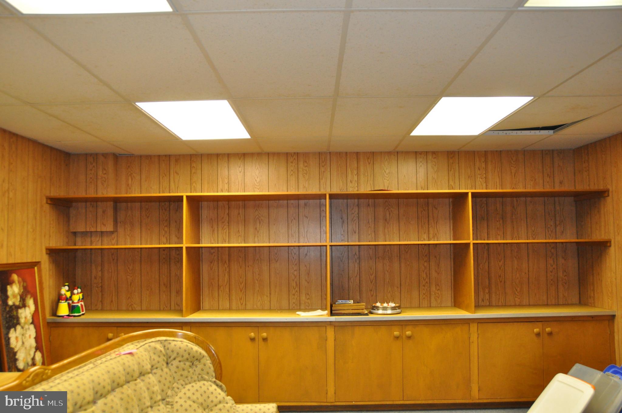 ROLLING HILLS - Residential