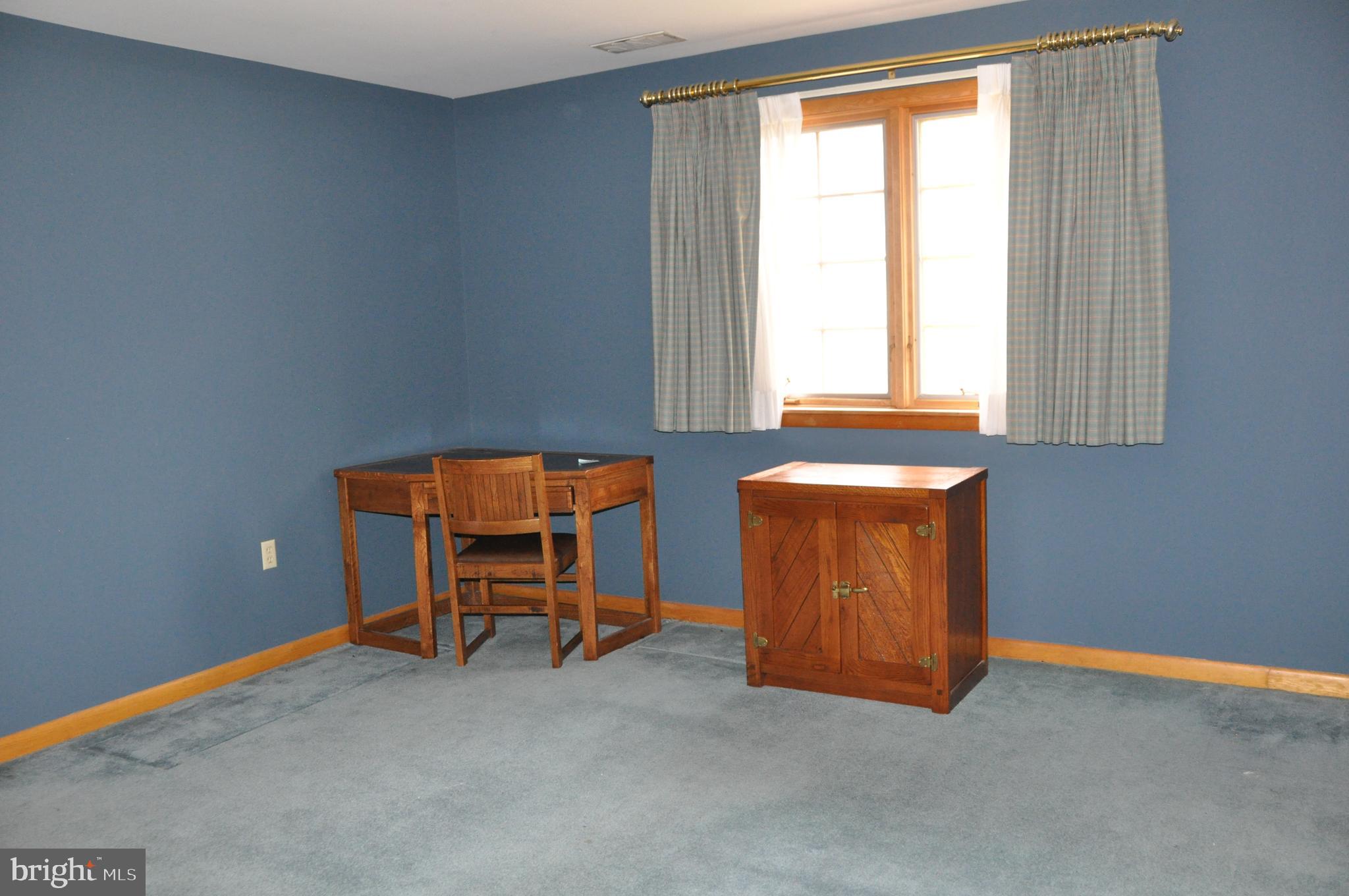 ROLLING HILLS - Residential