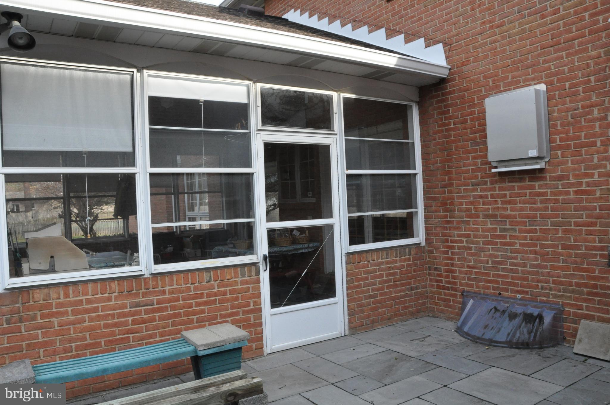 ROLLING HILLS - Residential