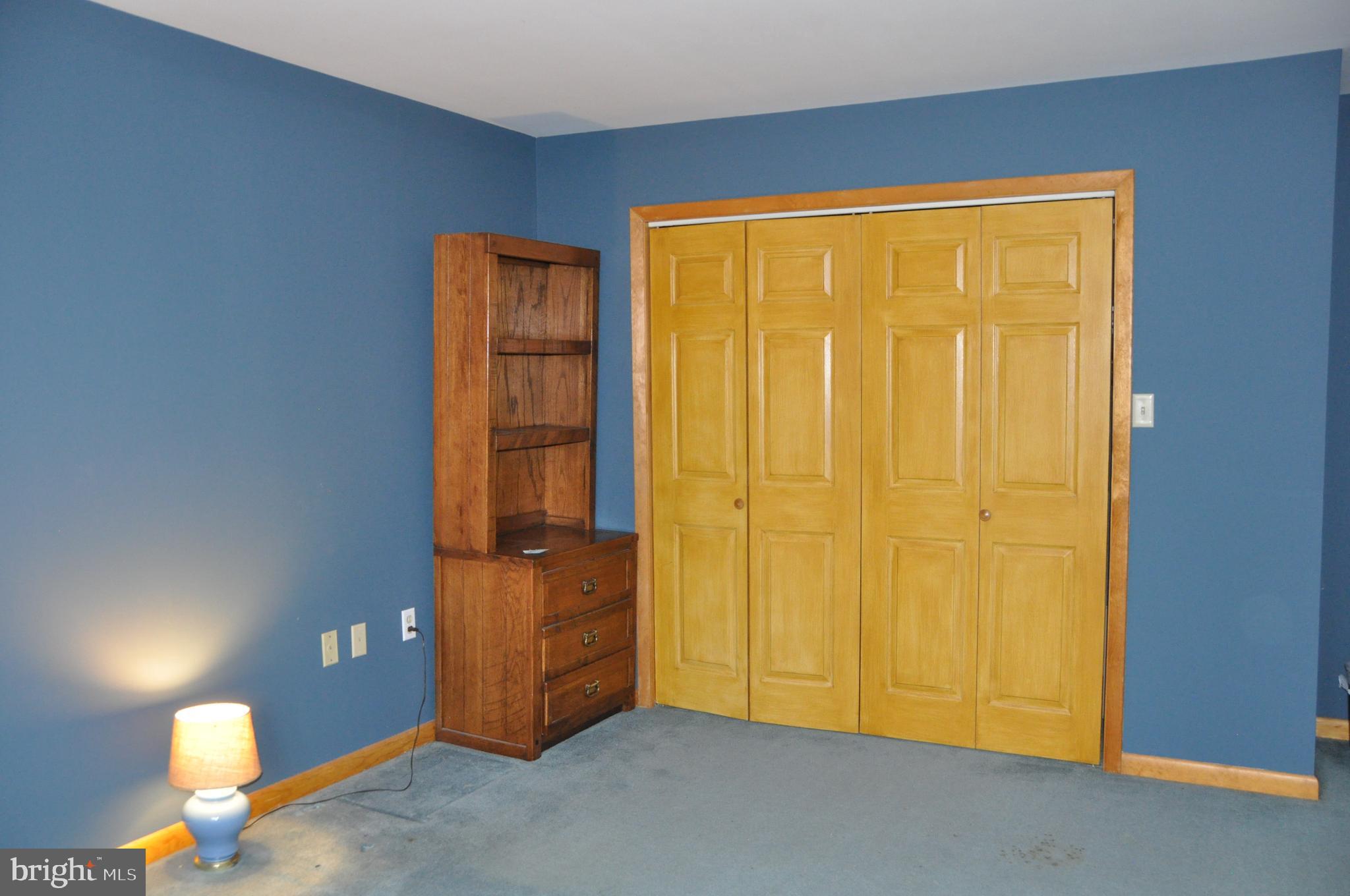 ROLLING HILLS - Residential