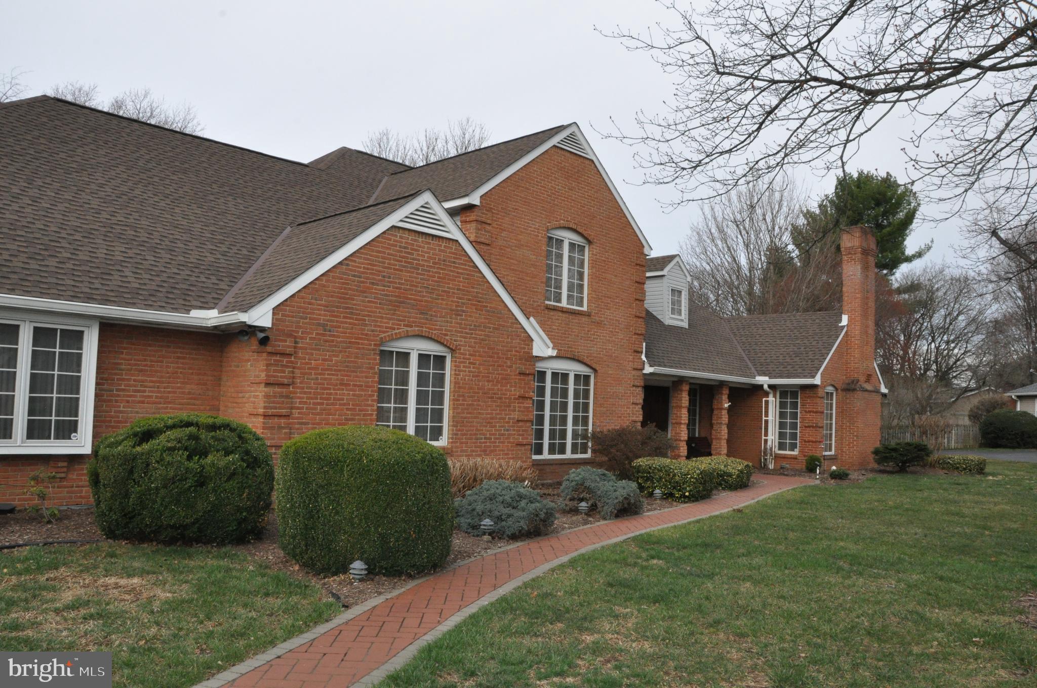 ROLLING HILLS - Residential