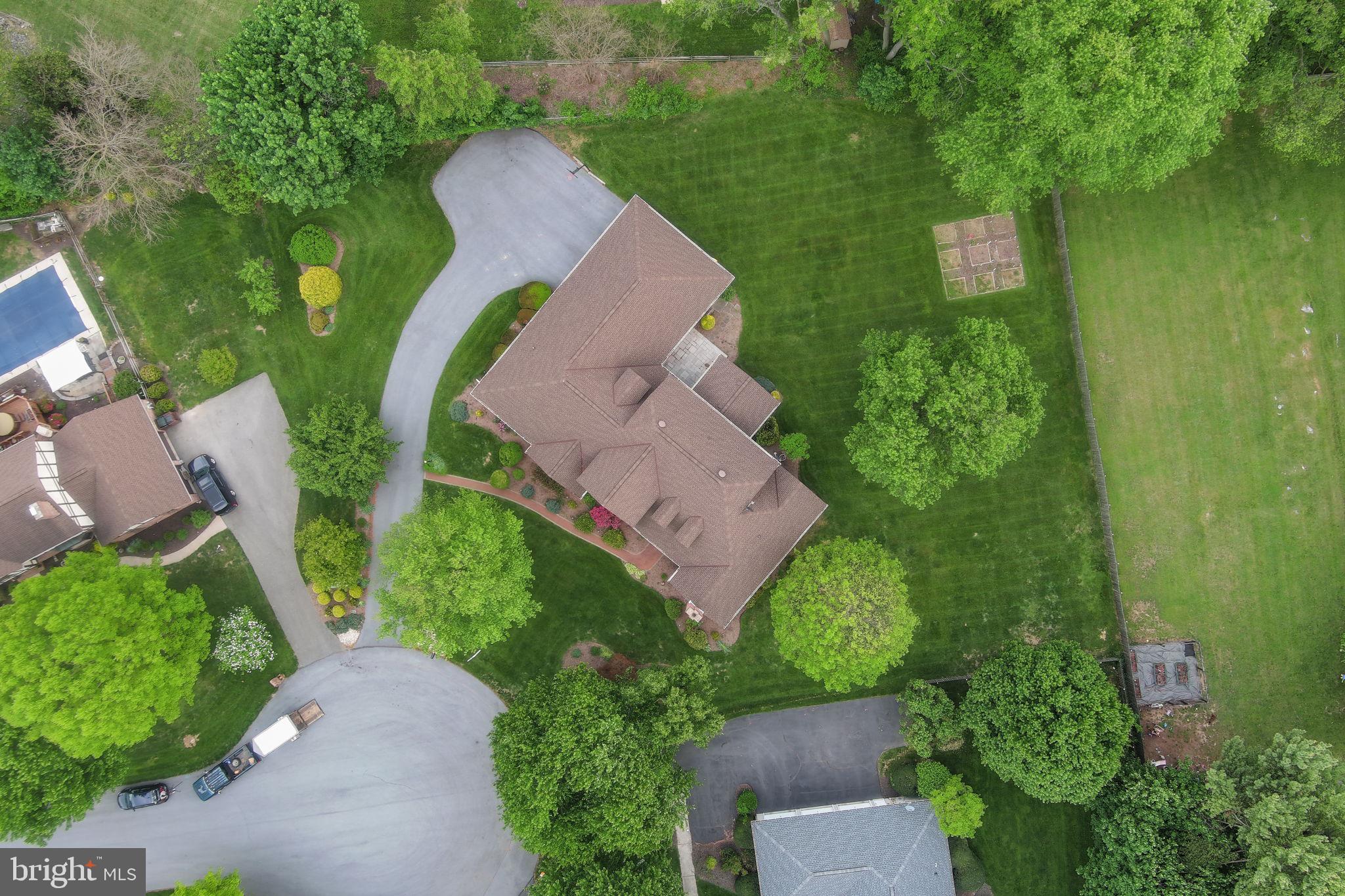 ROLLING HILLS - Residential