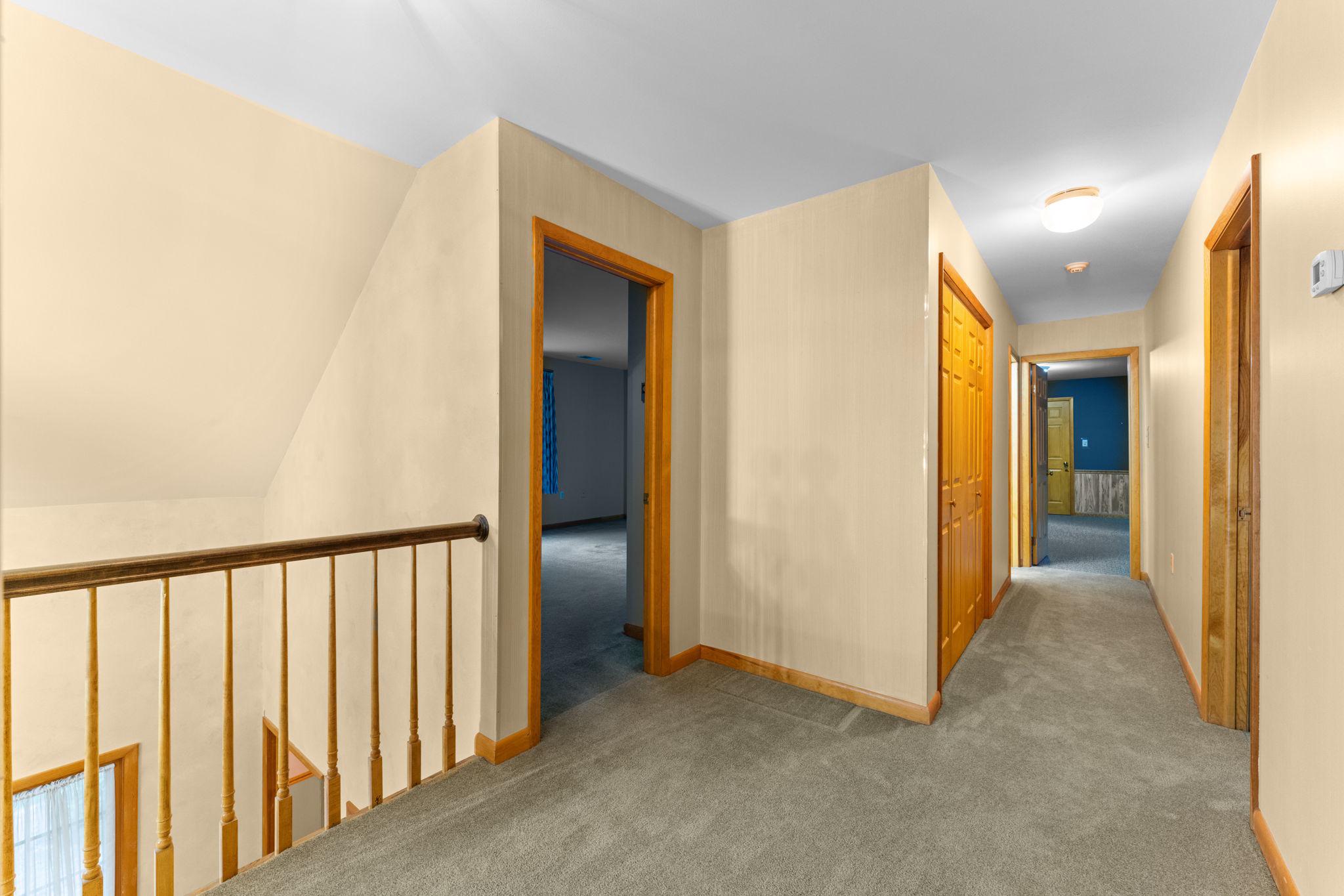 ROLLING HILLS - Residential