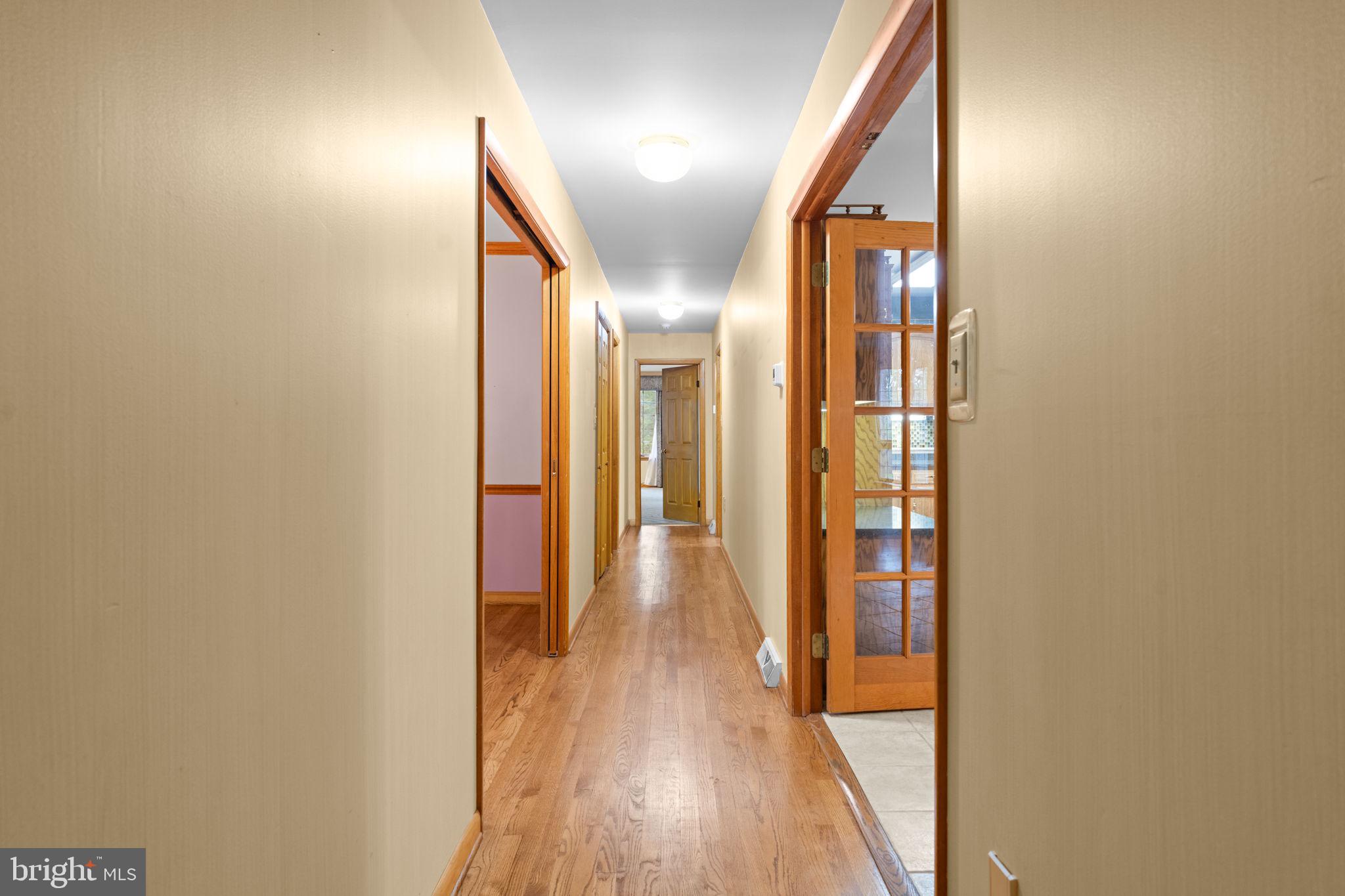 ROLLING HILLS - Residential