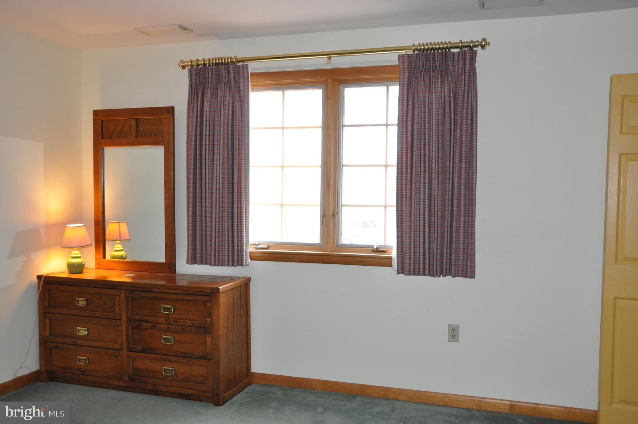 ROLLING HILLS - Residential