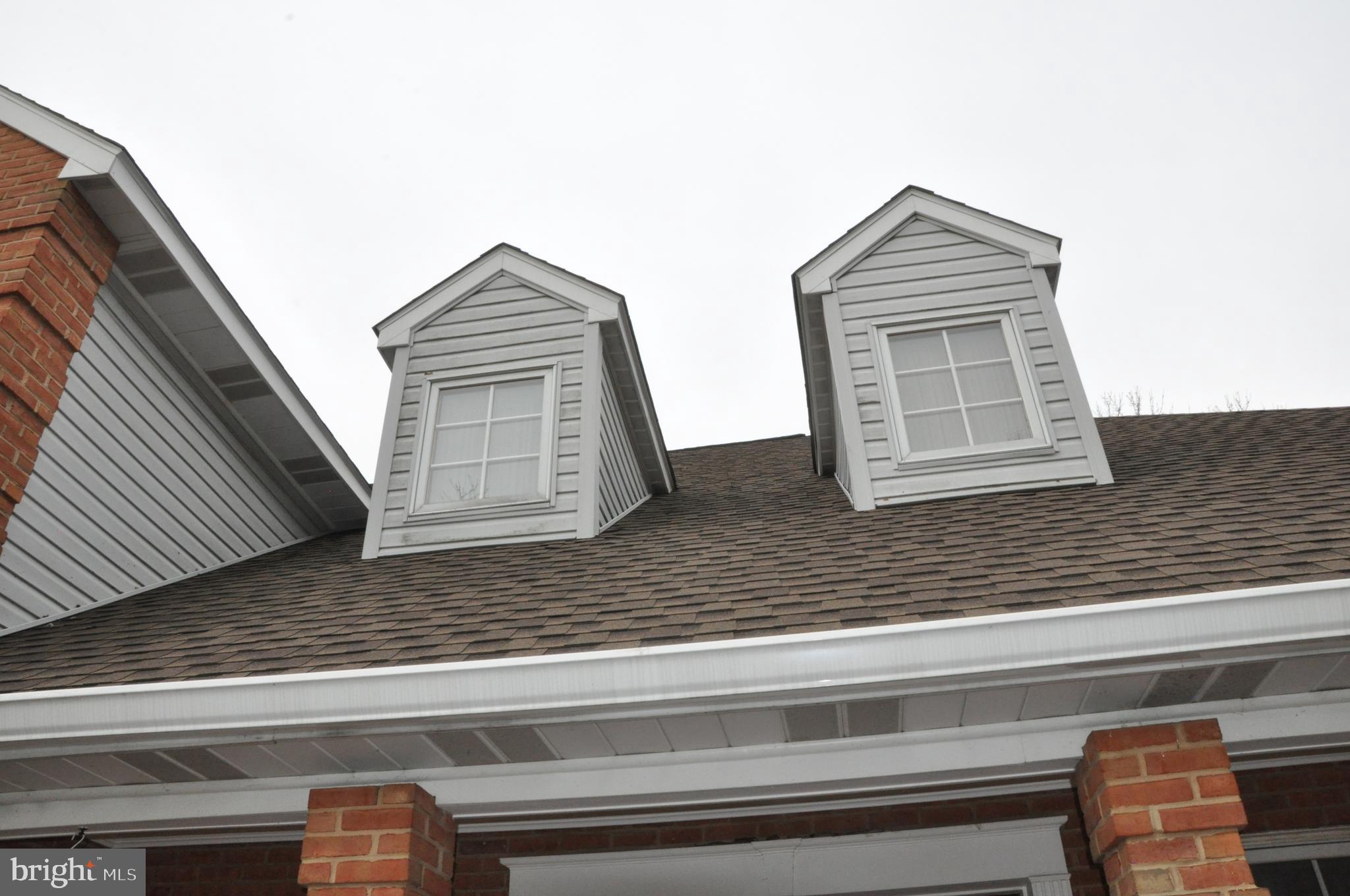 ROLLING HILLS - Residential