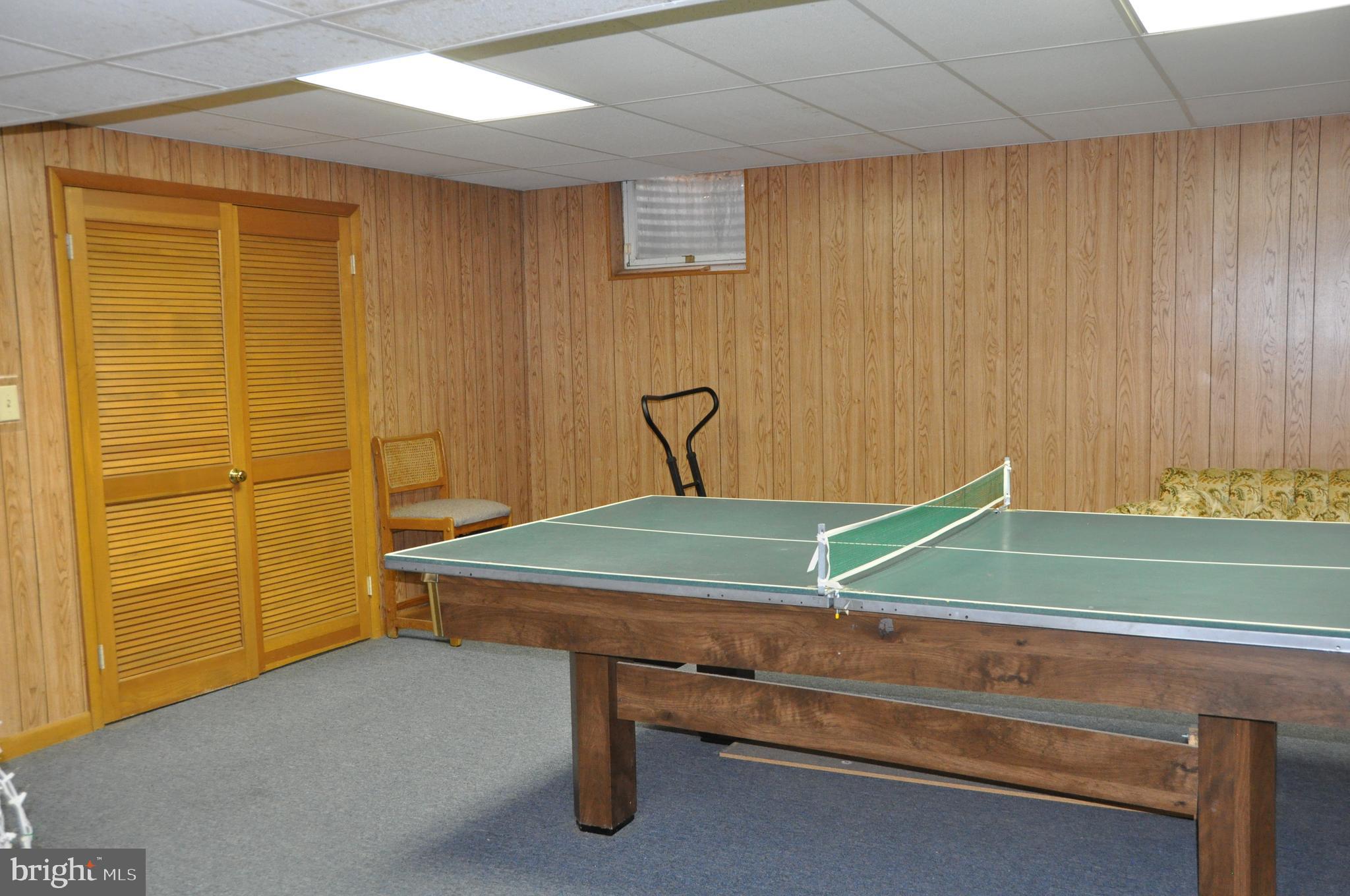 ROLLING HILLS - Residential