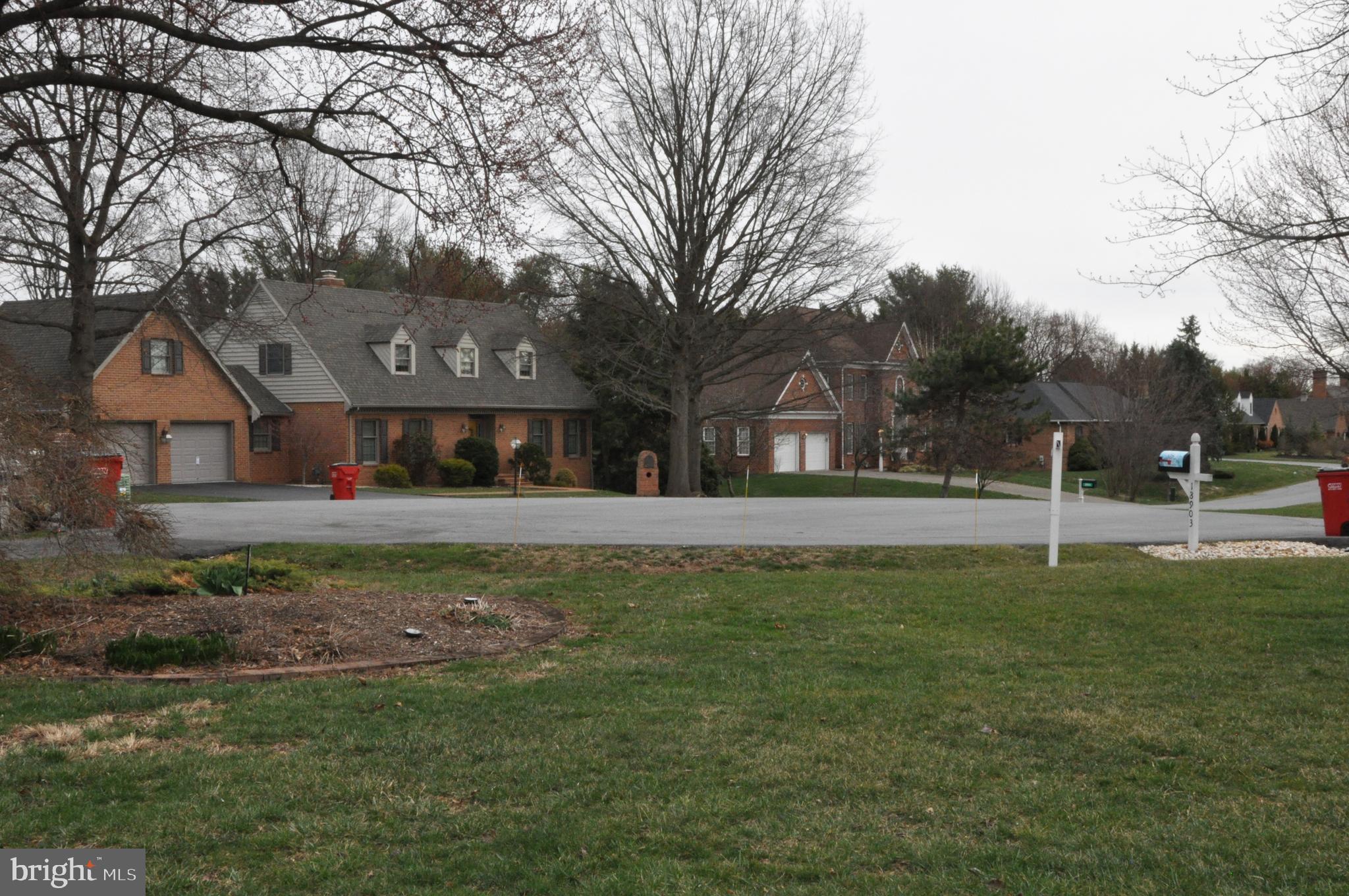 ROLLING HILLS - Residential