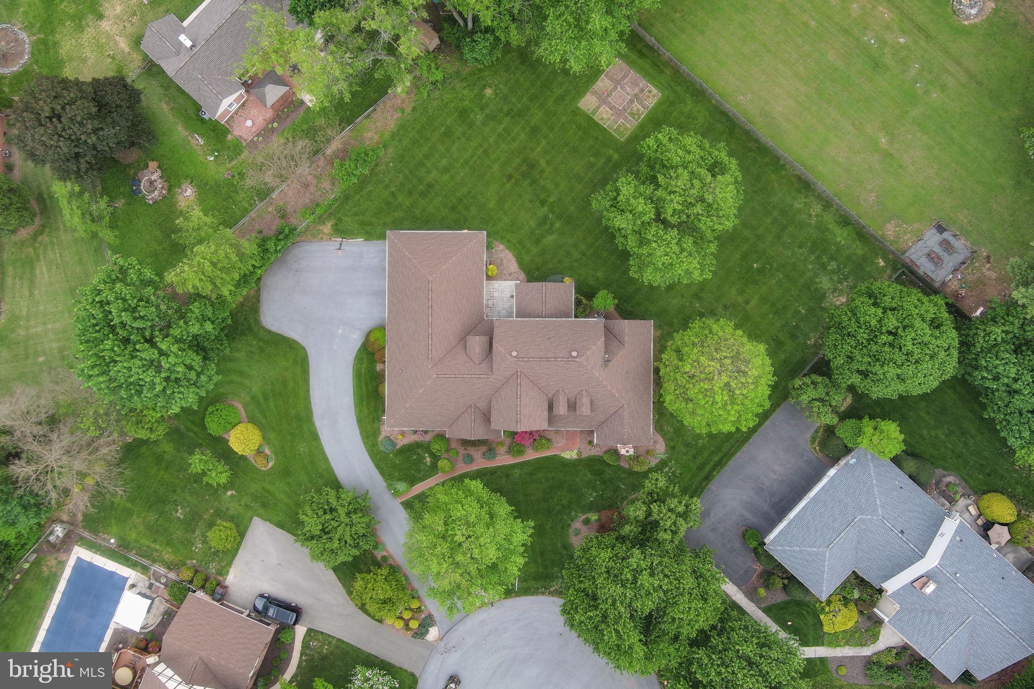 ROLLING HILLS - Residential