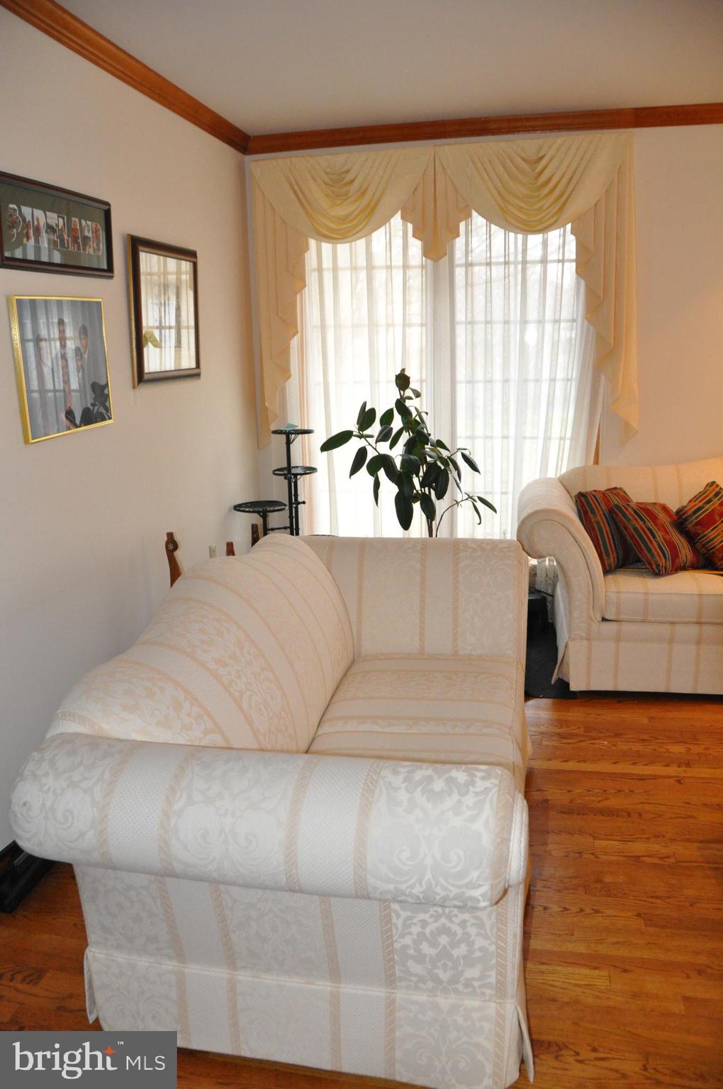 ROLLING HILLS - Residential