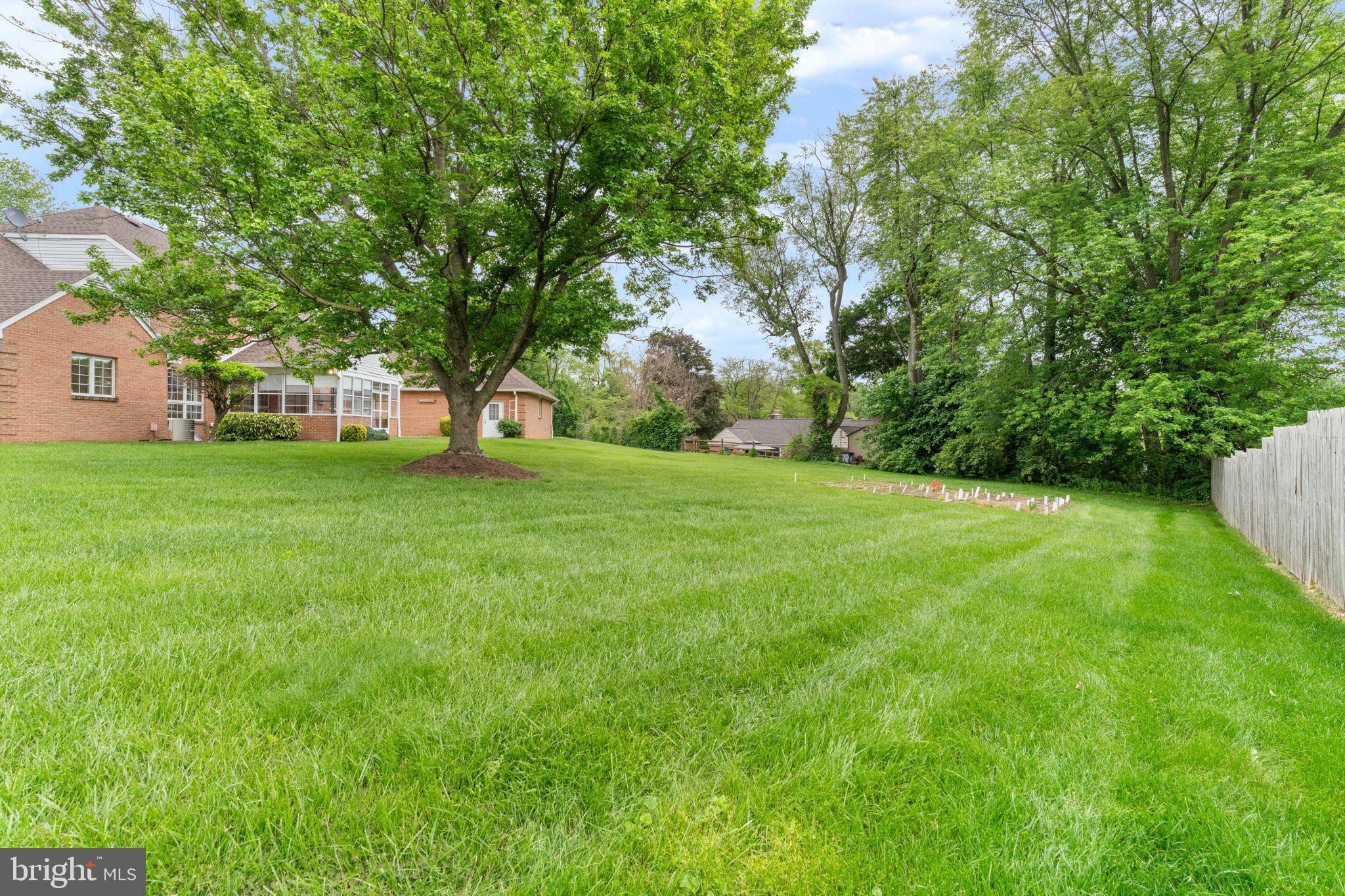 ROLLING HILLS - Residential