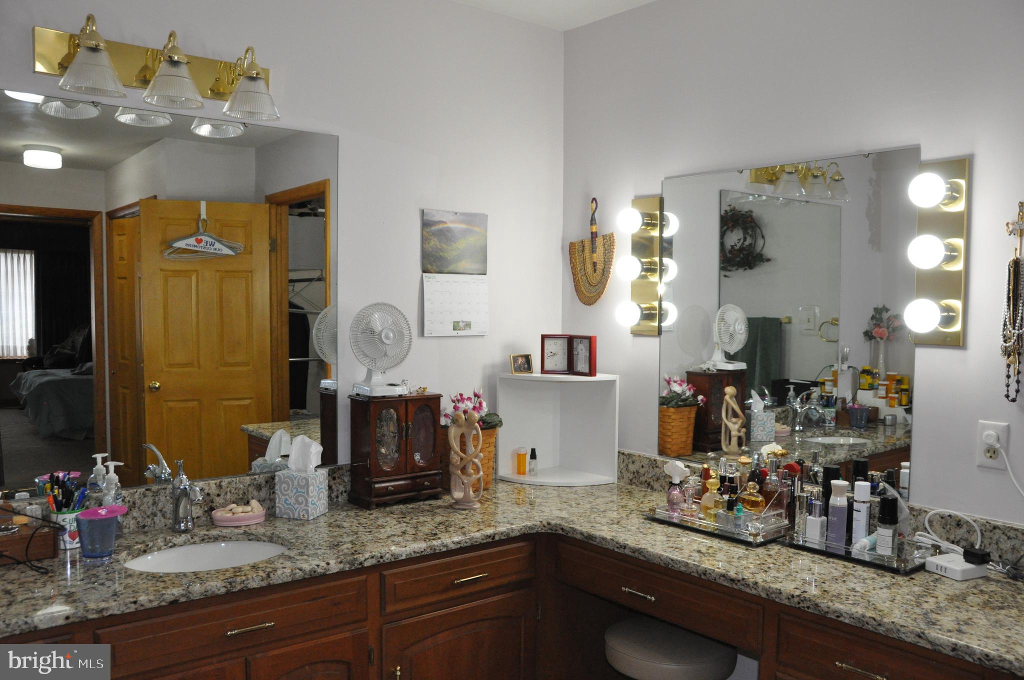 ROLLING HILLS - Residential