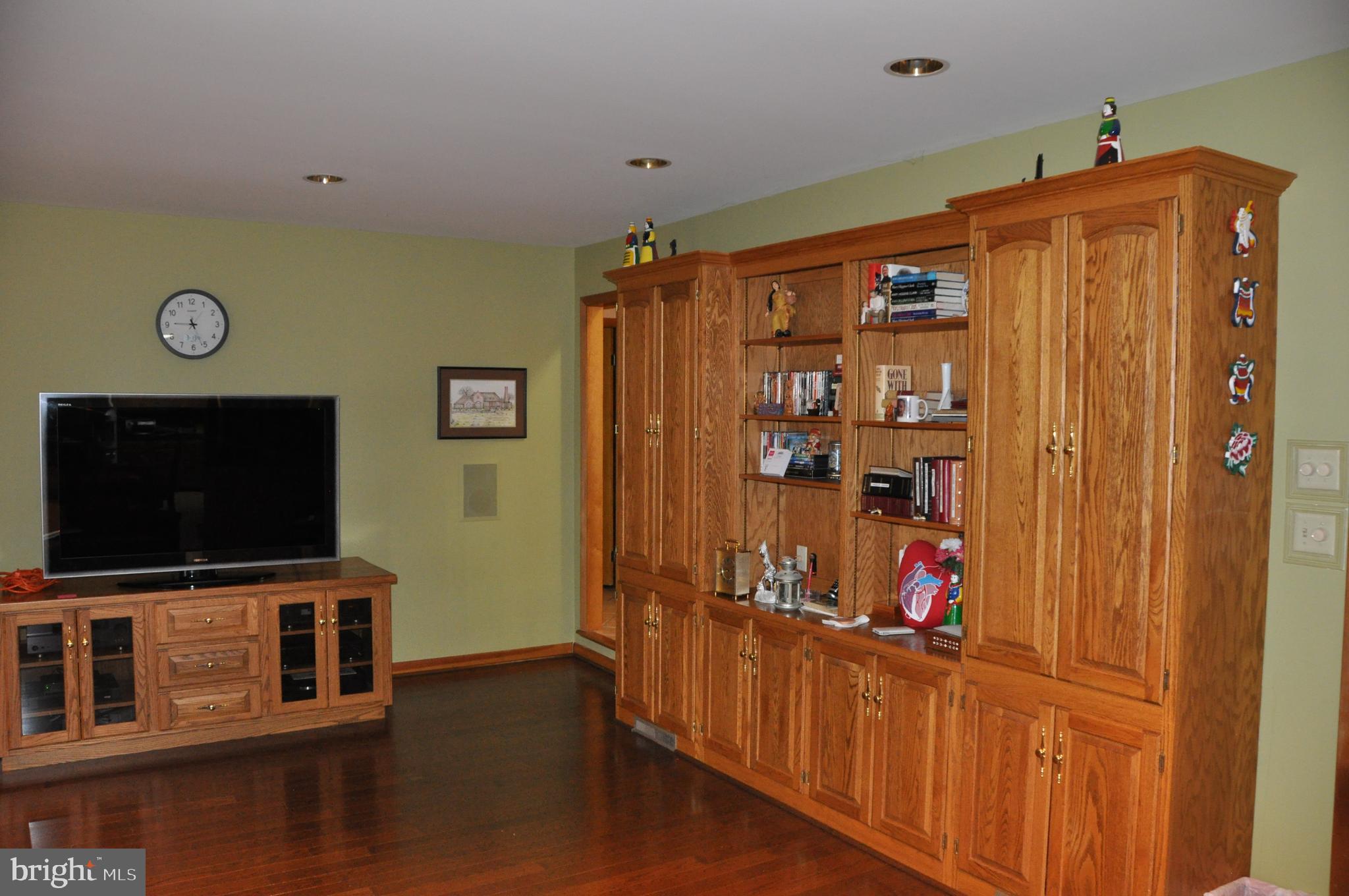 ROLLING HILLS - Residential