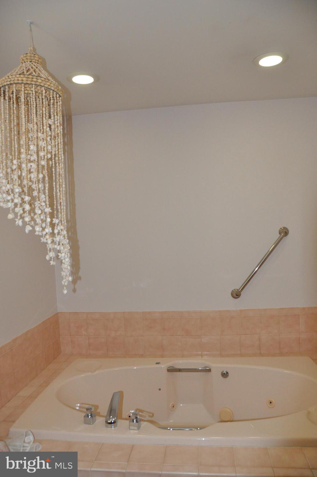 ROLLING HILLS - Residential