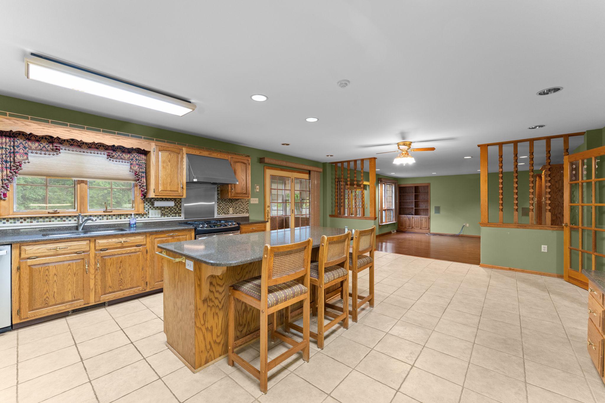 ROLLING HILLS - Residential