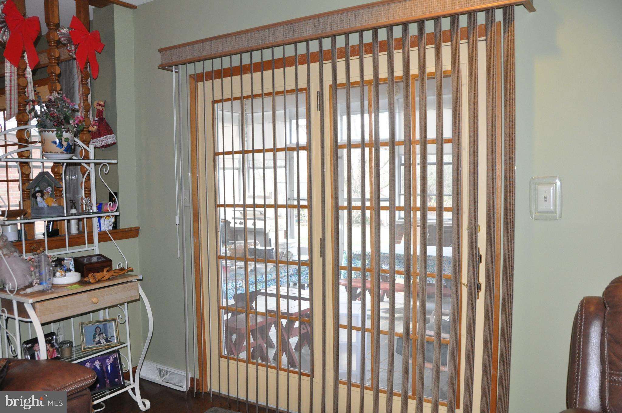 ROLLING HILLS - Residential