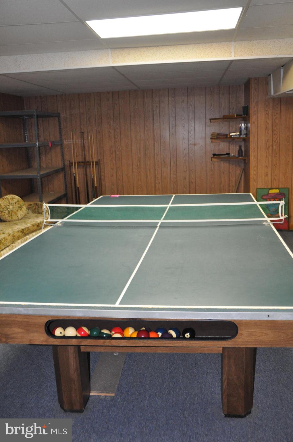 ROLLING HILLS - Residential