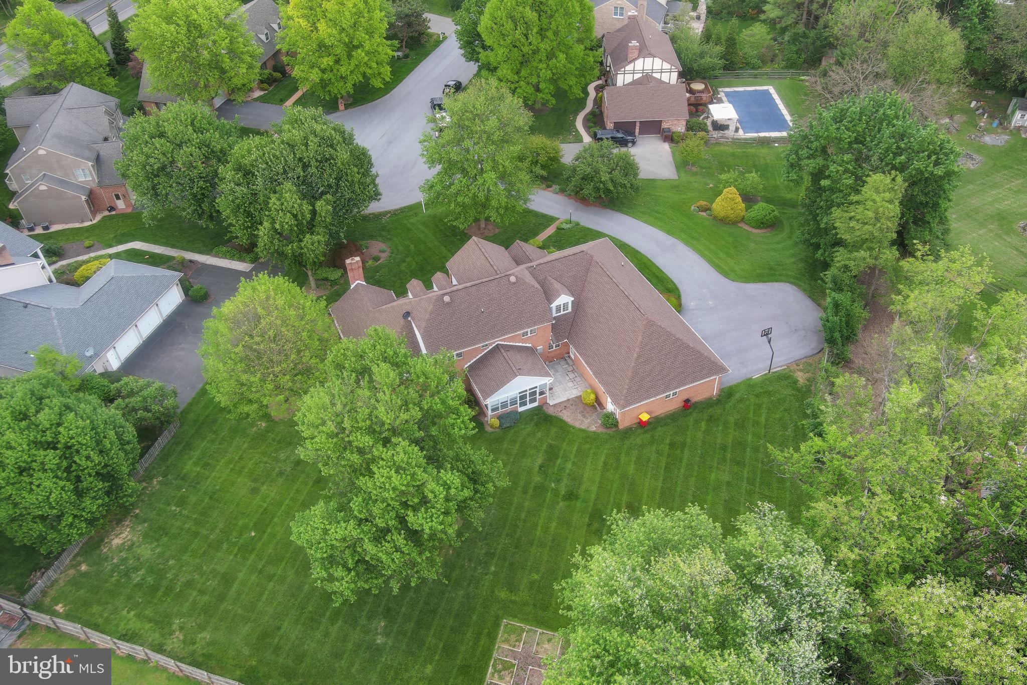 ROLLING HILLS - Residential
