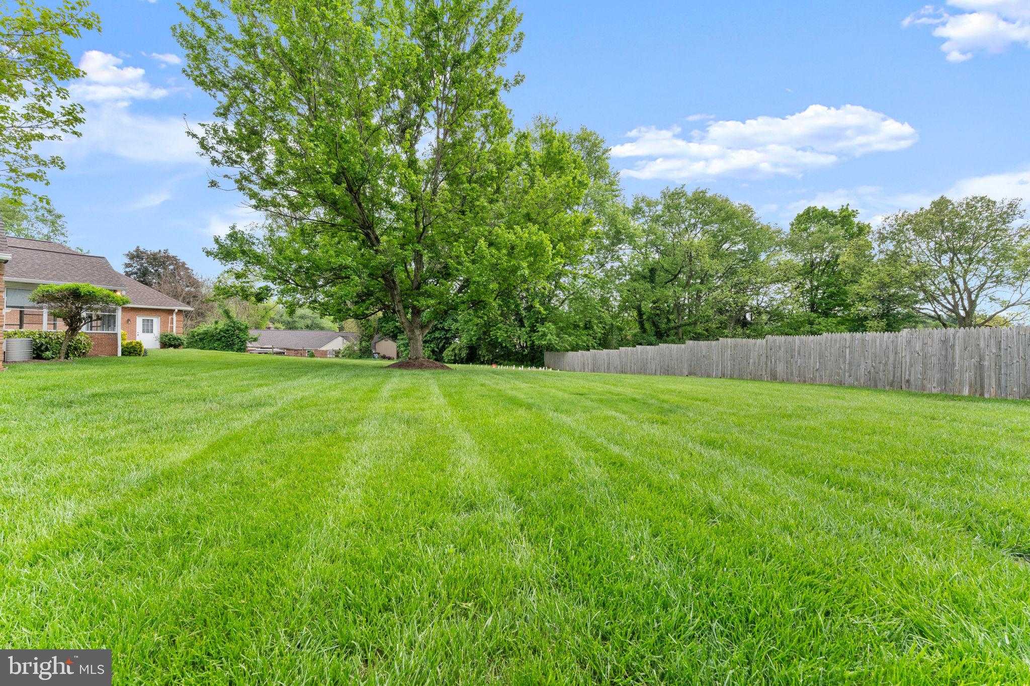 ROLLING HILLS - Residential